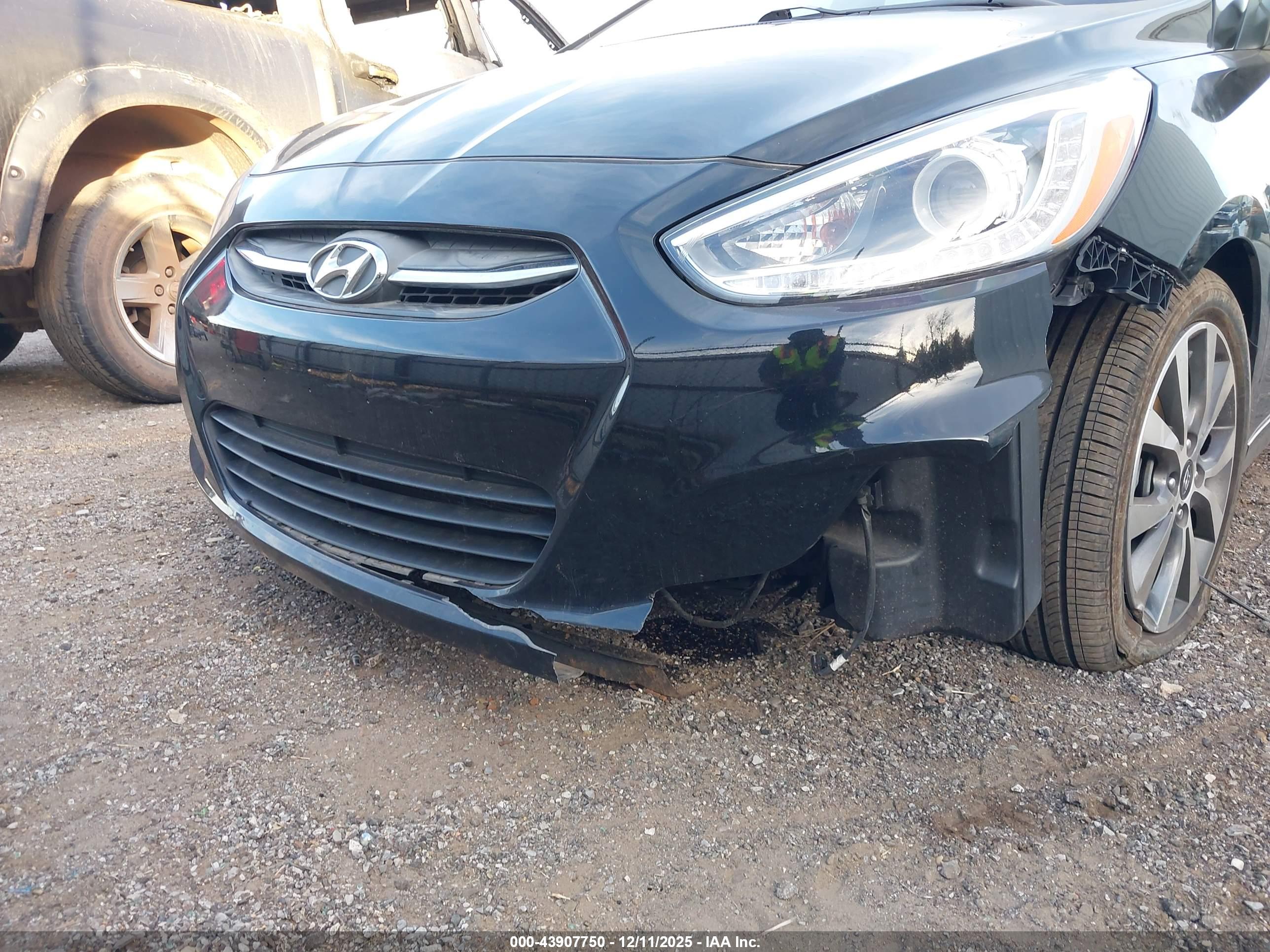 HYUNDAI ACCENT image 6
