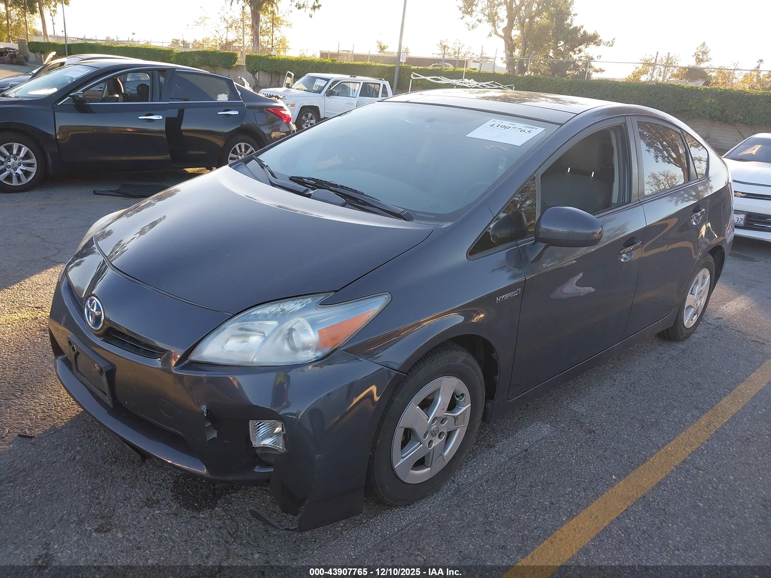 TOYOTA PRIUS image 2