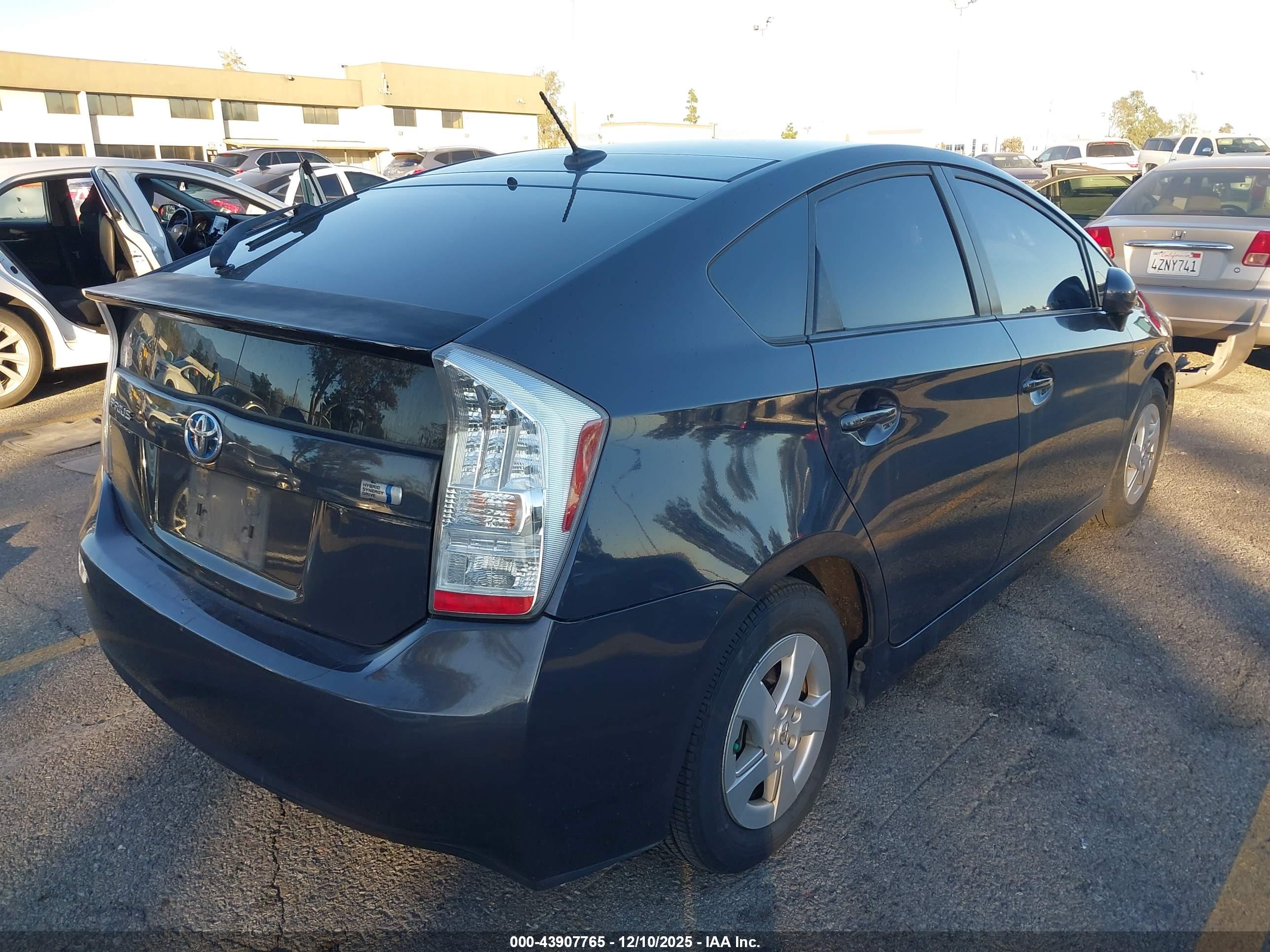 TOYOTA PRIUS image 4