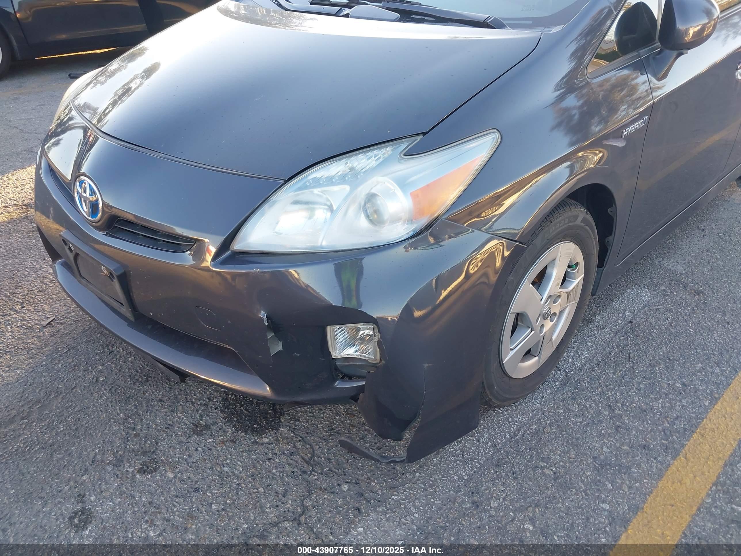 TOYOTA PRIUS image 6