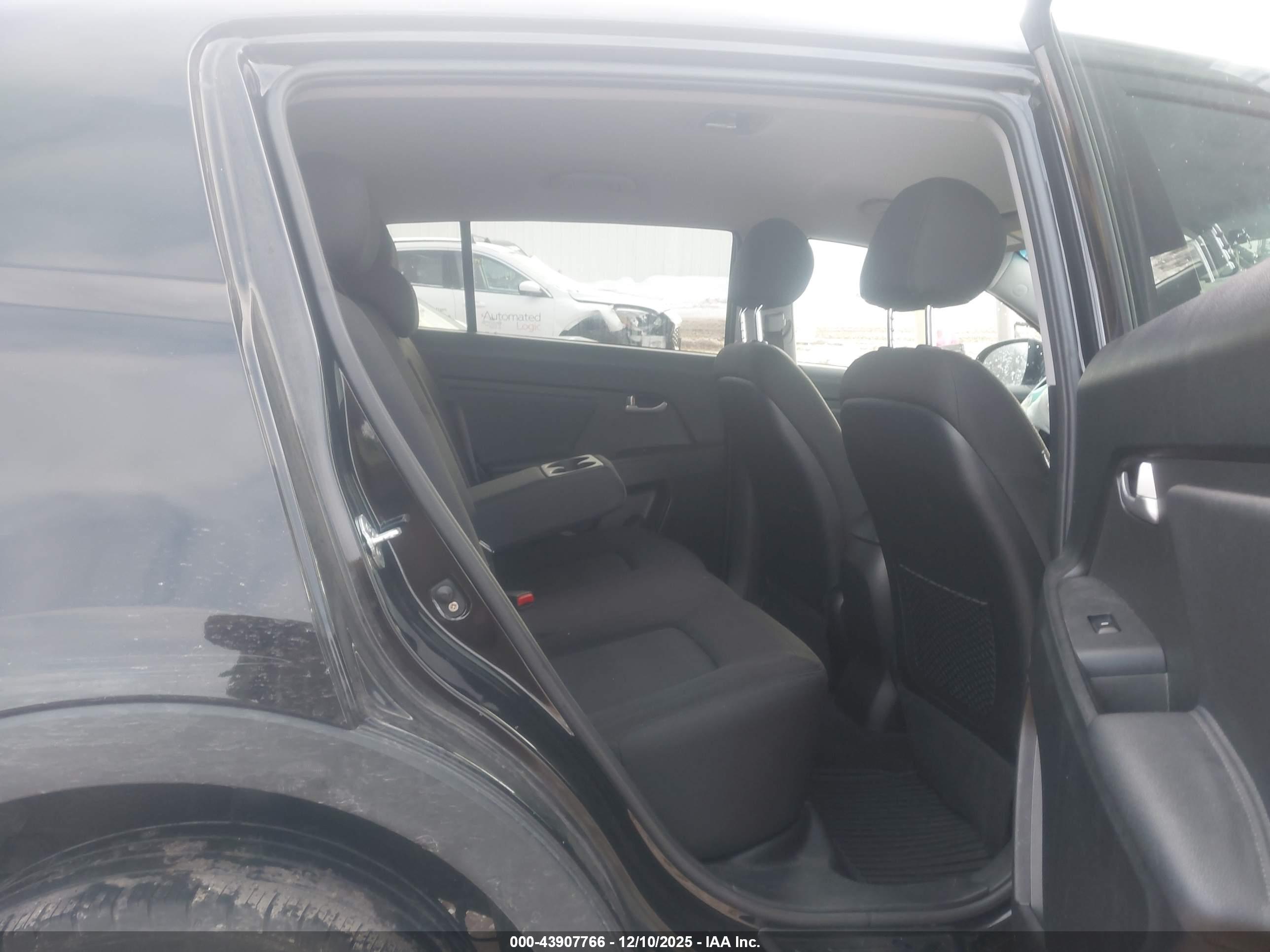 KIA SPORTAGE image 8