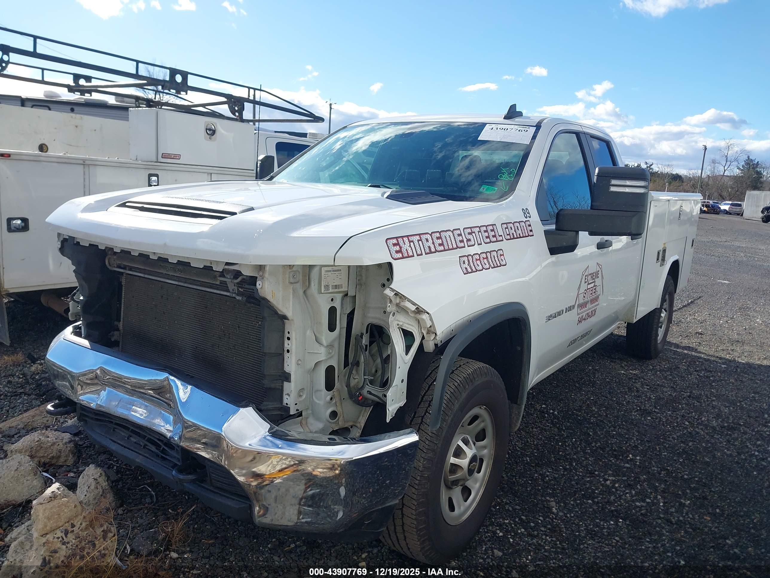 CHEVROLET SILVERADO image 2