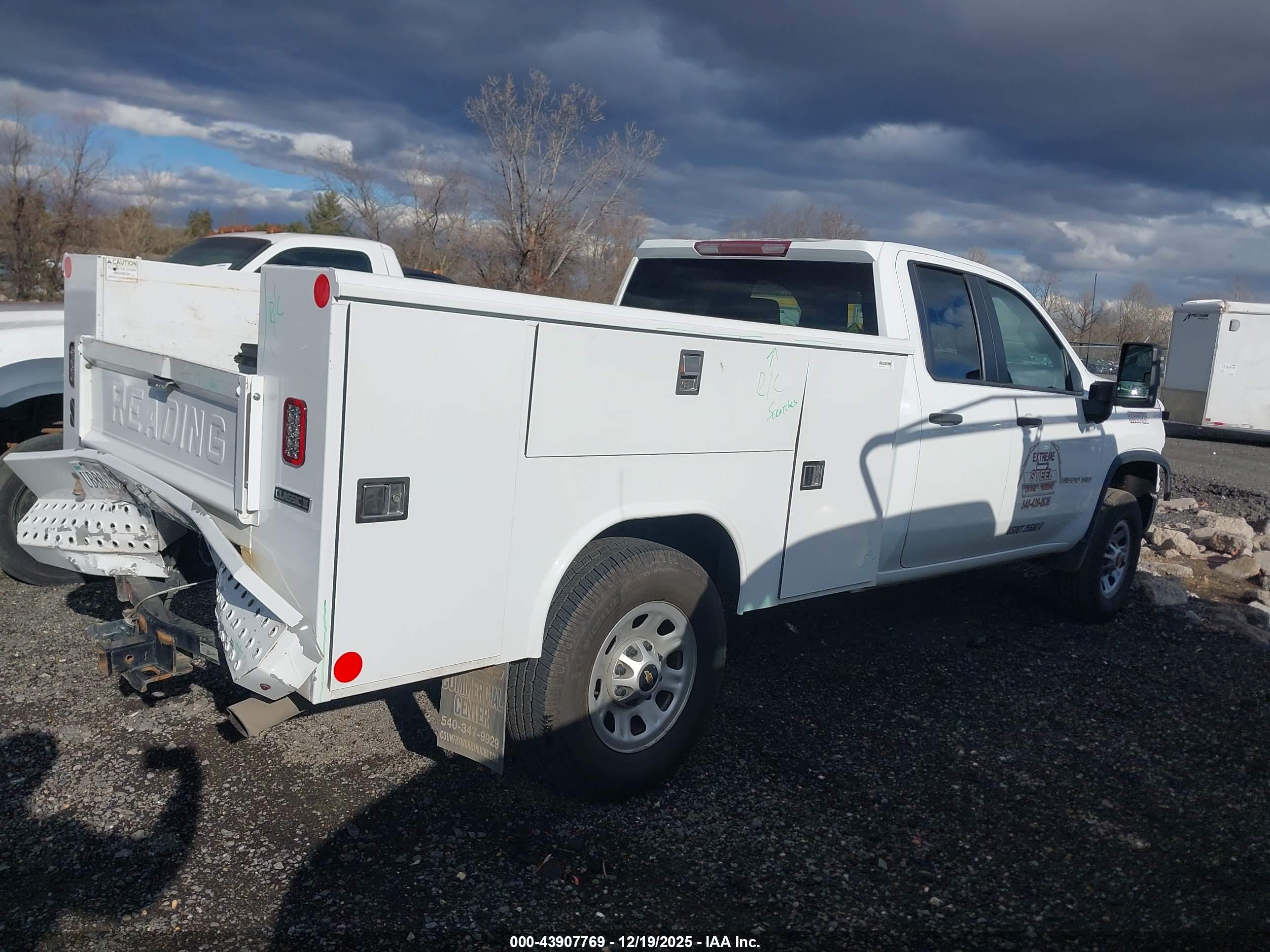 CHEVROLET SILVERADO image 4