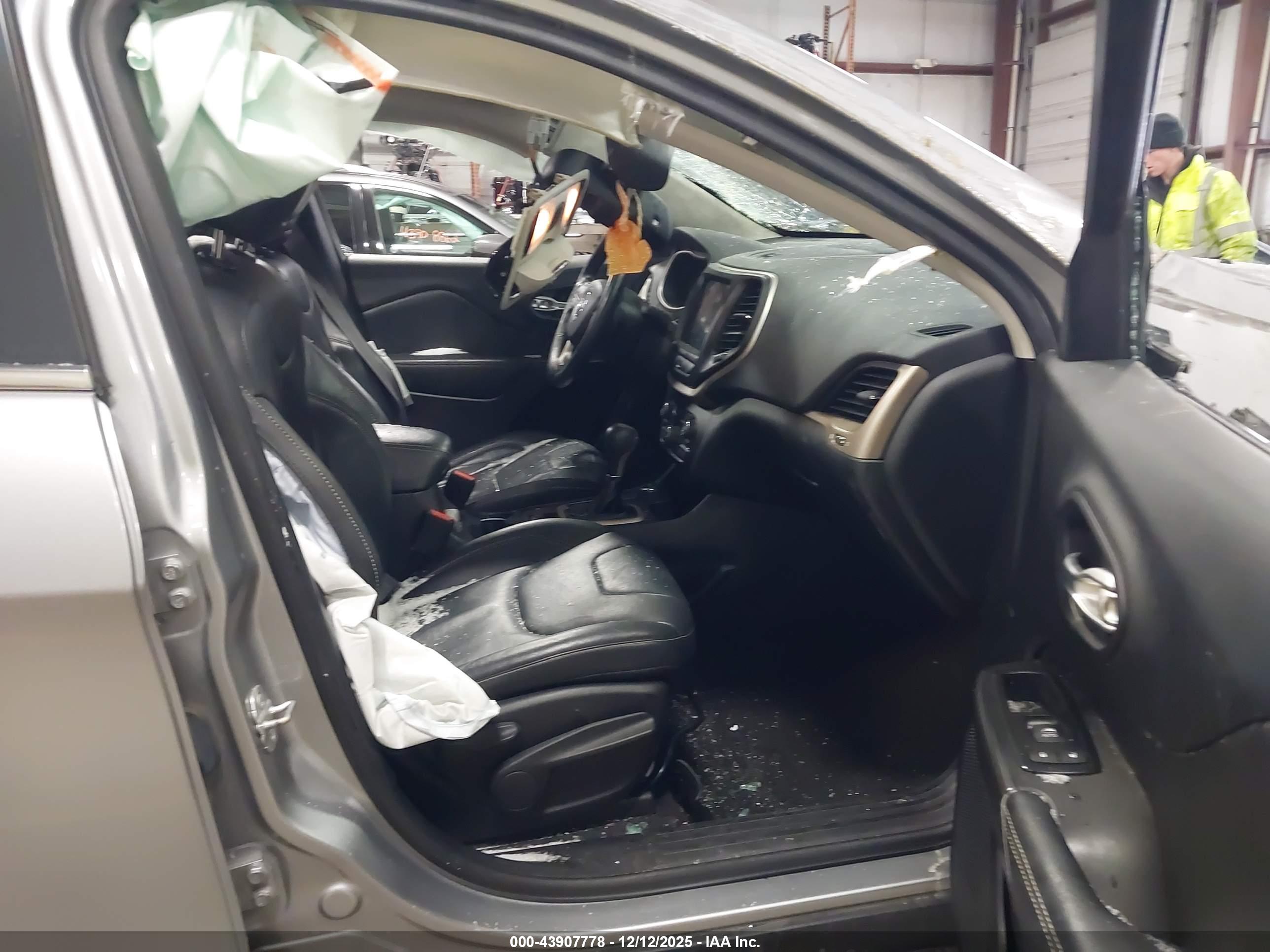 JEEP CHEROKEE image 5