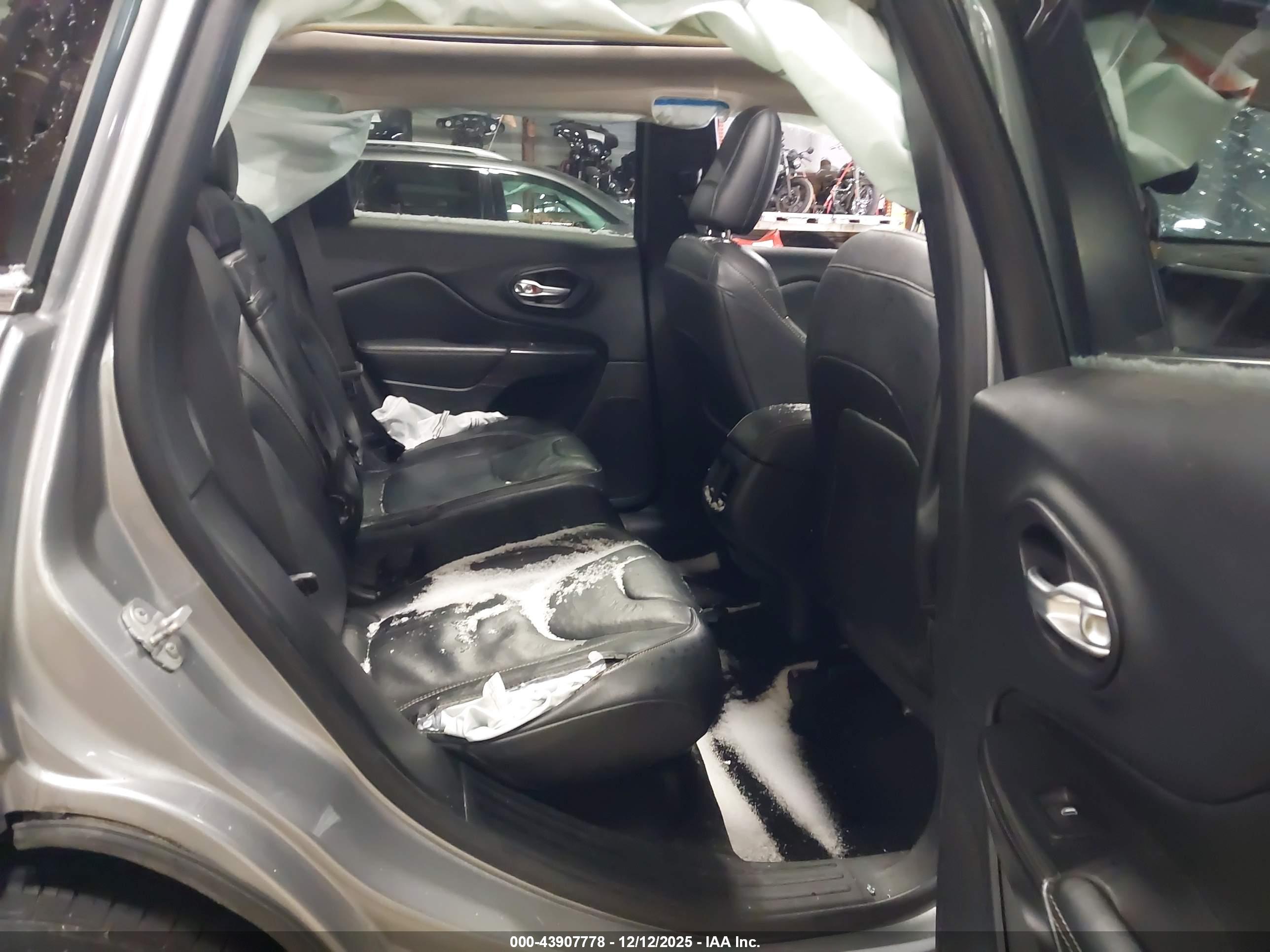 JEEP CHEROKEE image 8
