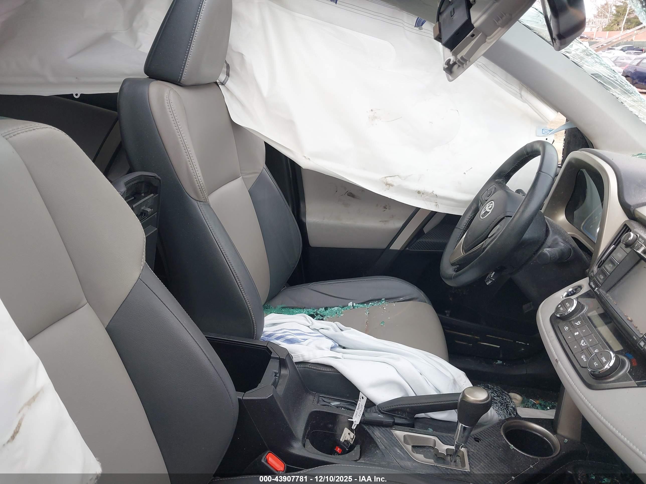 TOYOTA RAV4 image 5