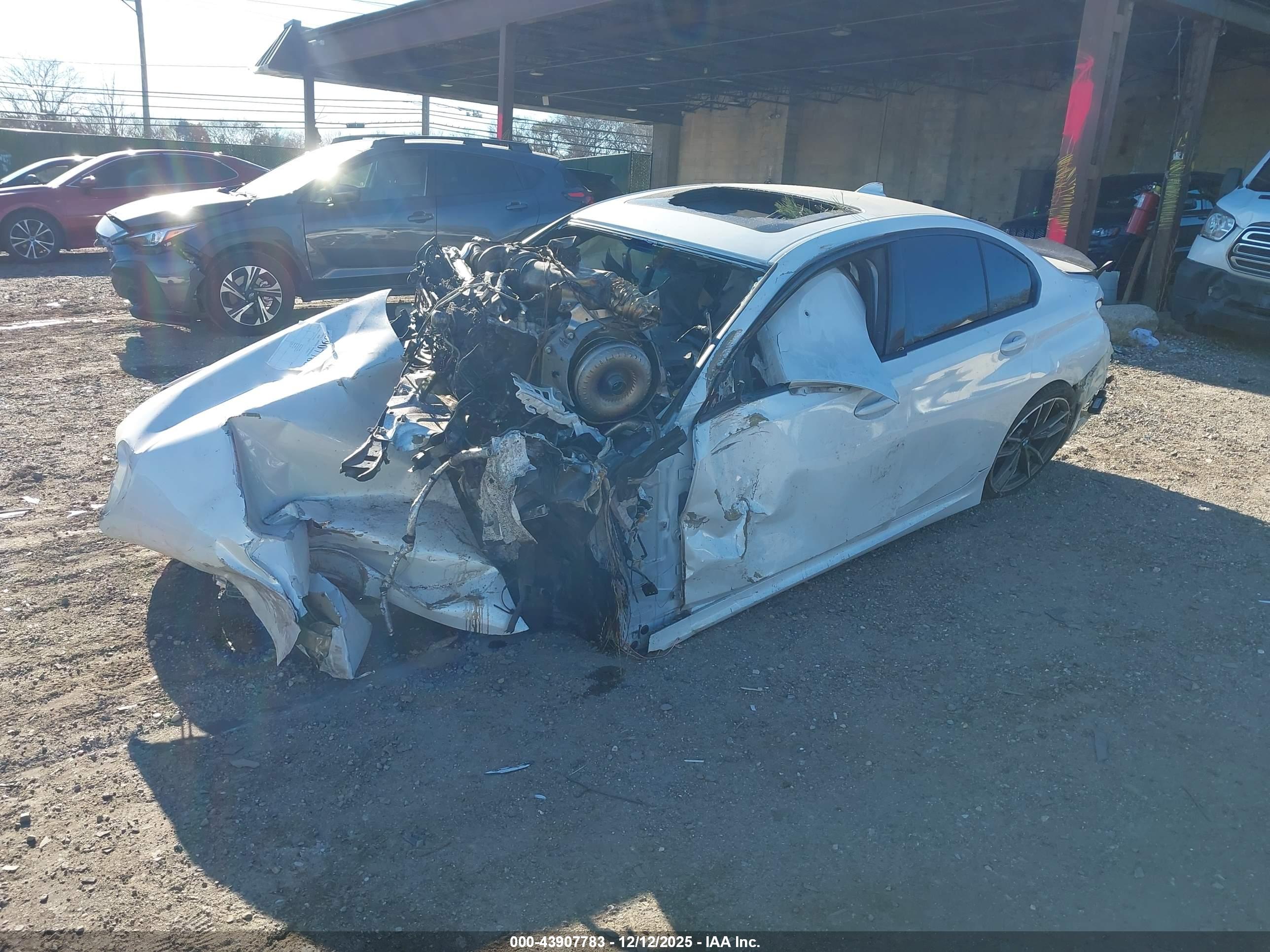 BMW 3 image 2