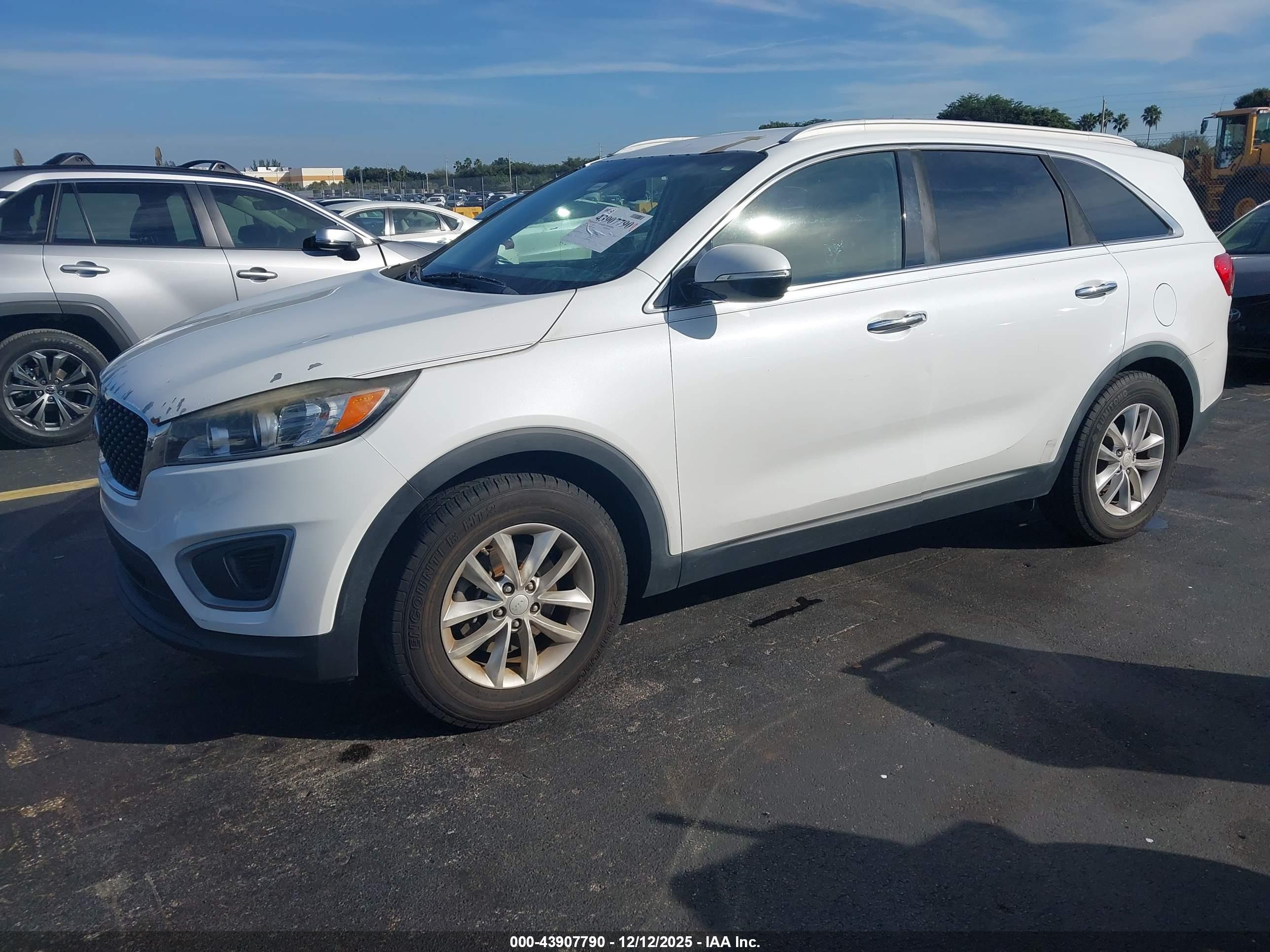 KIA SORENTO image 2