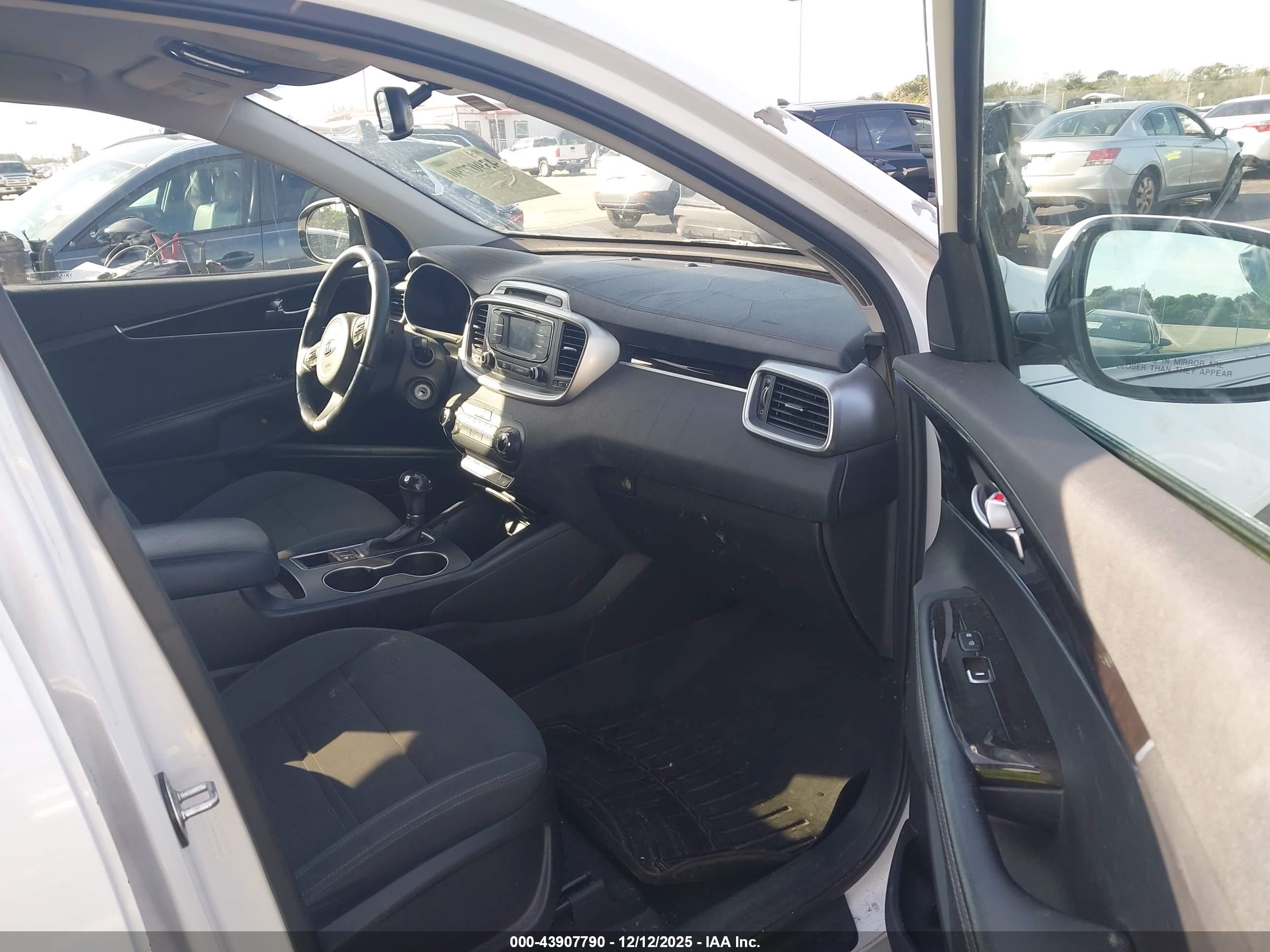 KIA SORENTO image 5