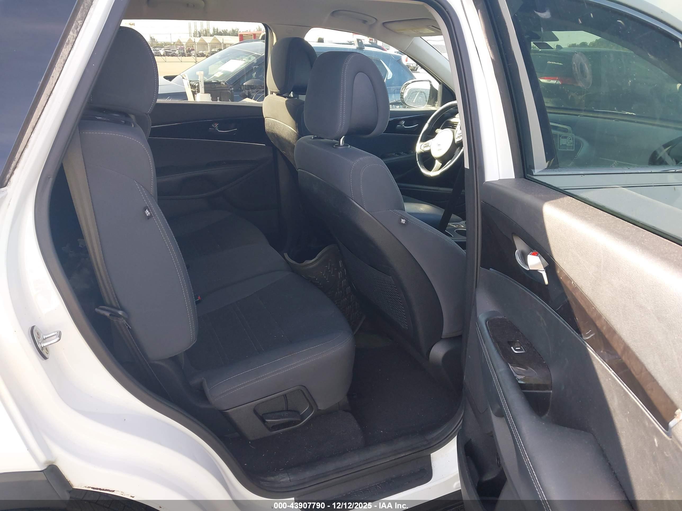 KIA SORENTO image 8