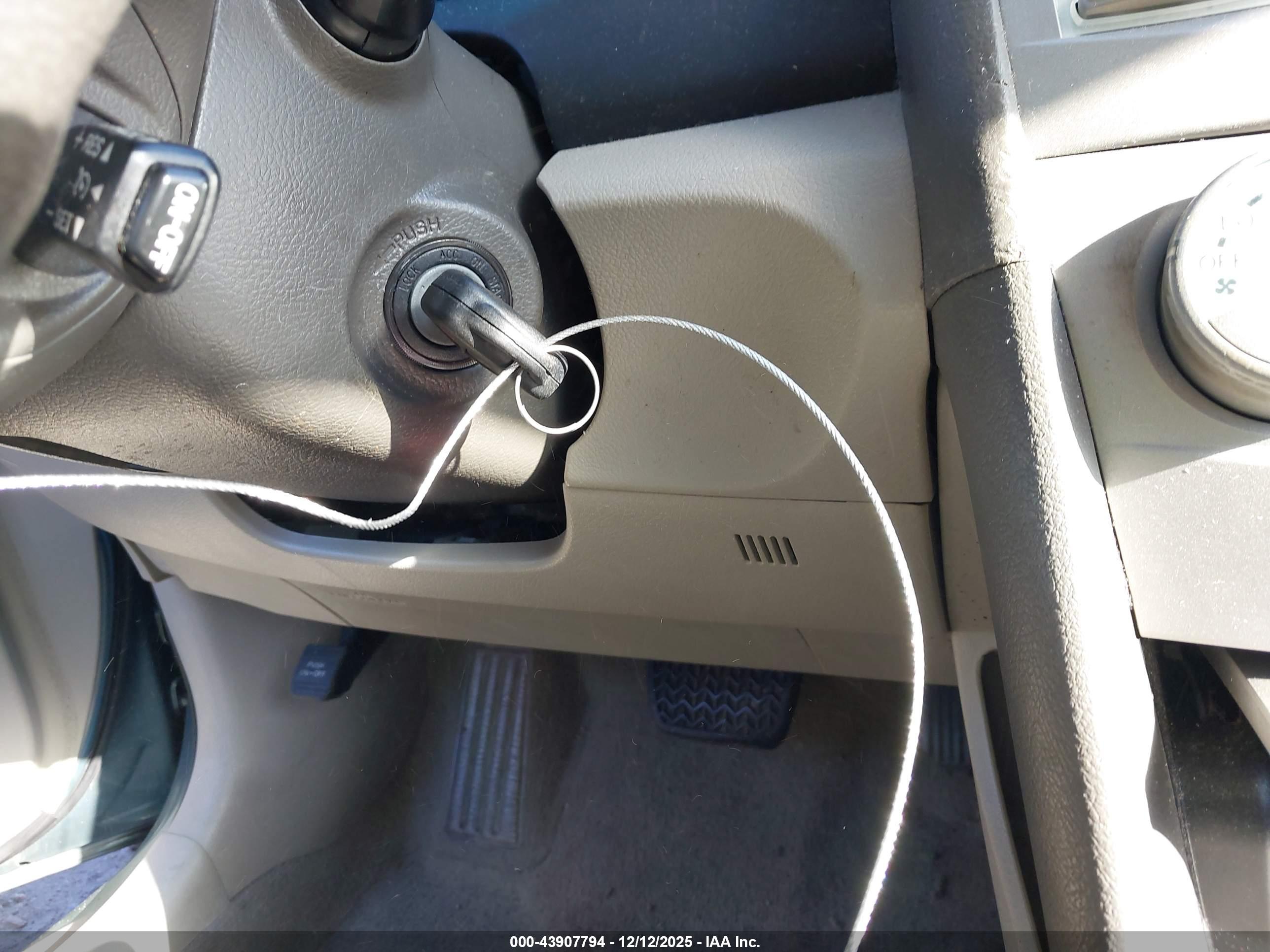 TOYOTA CAMRY image 11