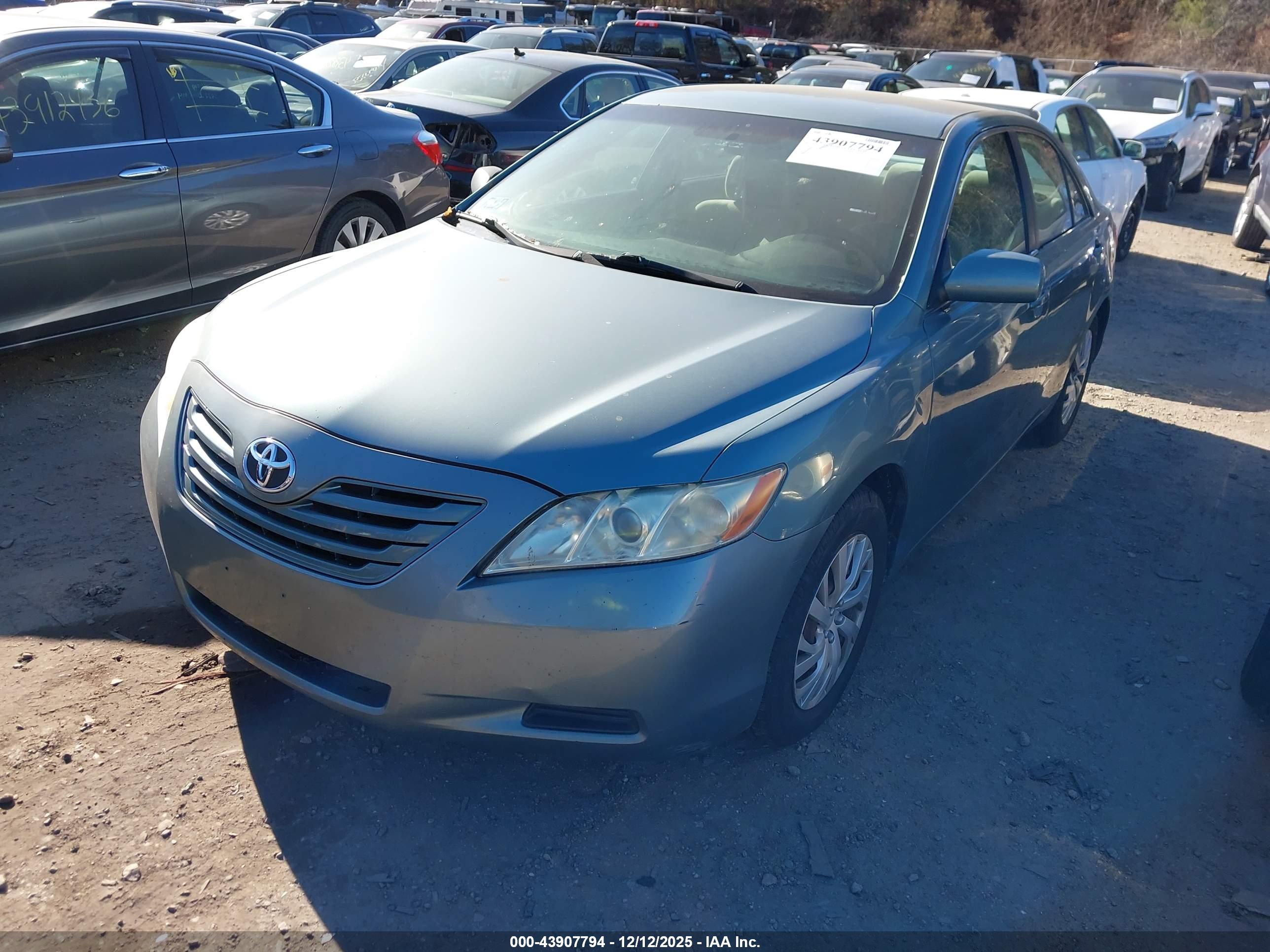 TOYOTA CAMRY image 2