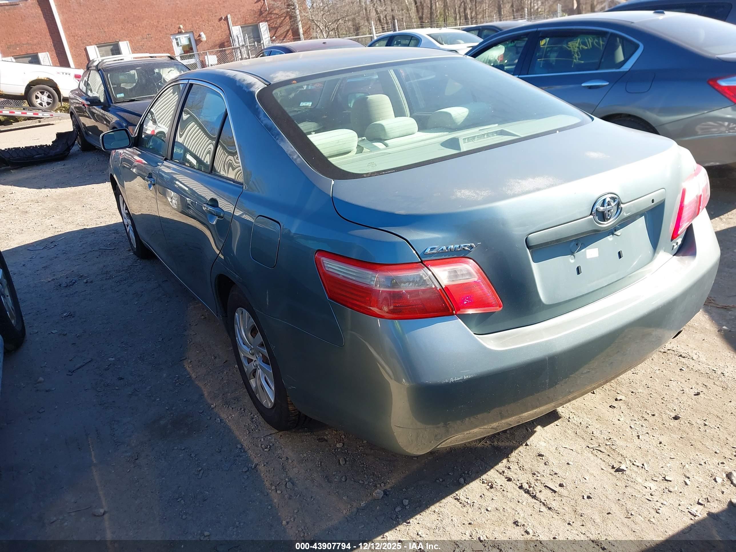 TOYOTA CAMRY image 3
