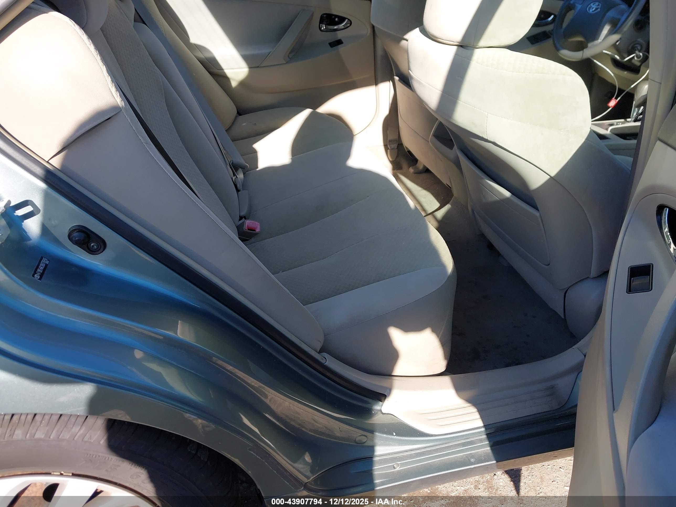 TOYOTA CAMRY image 8