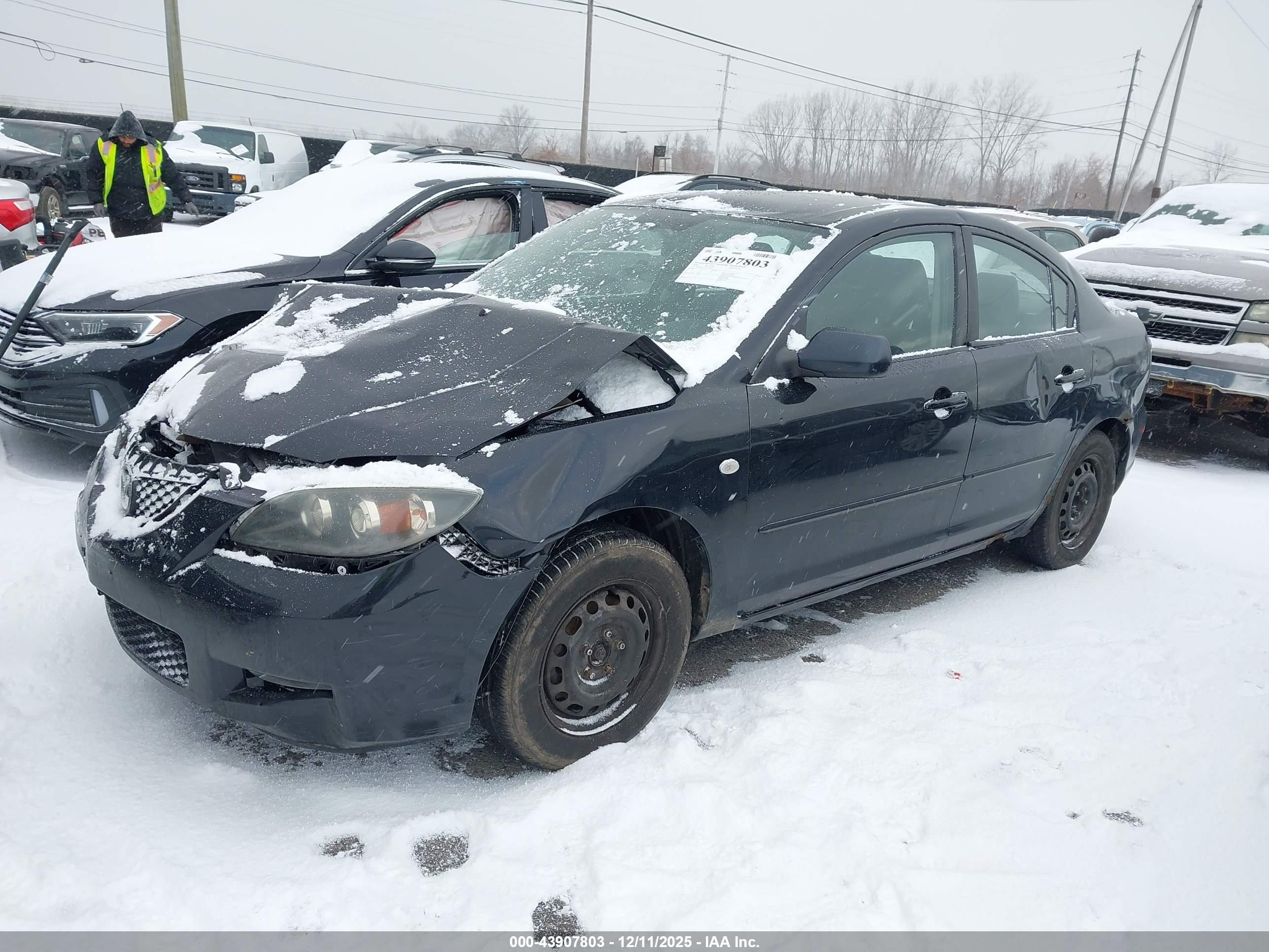 MAZDA MAZDA3 image 2