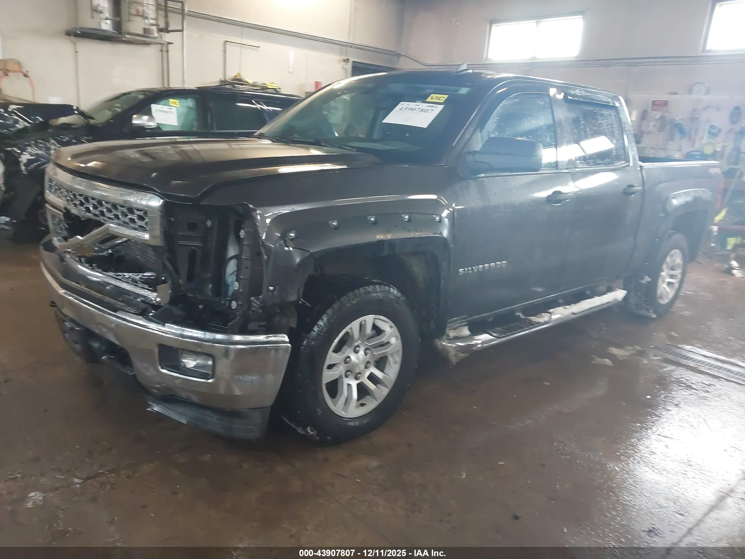 CHEVROLET SILVERADO image 2