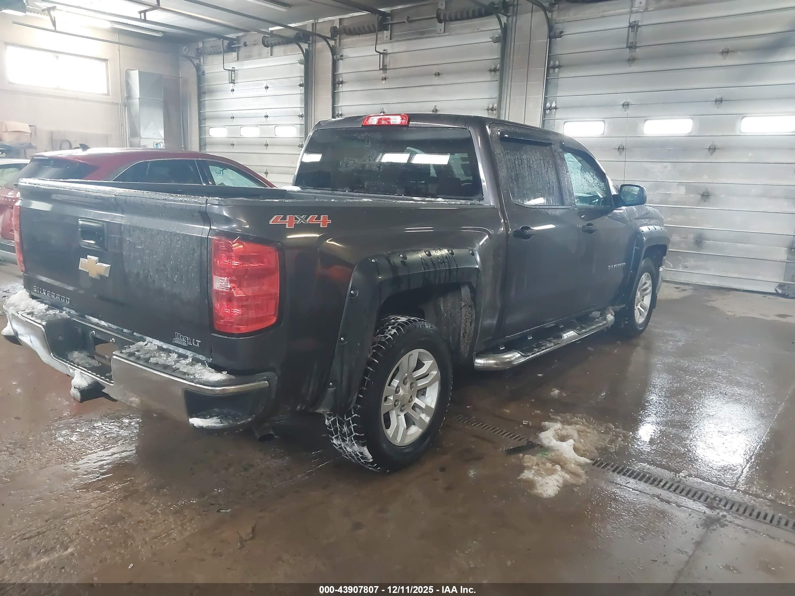 CHEVROLET SILVERADO image 4