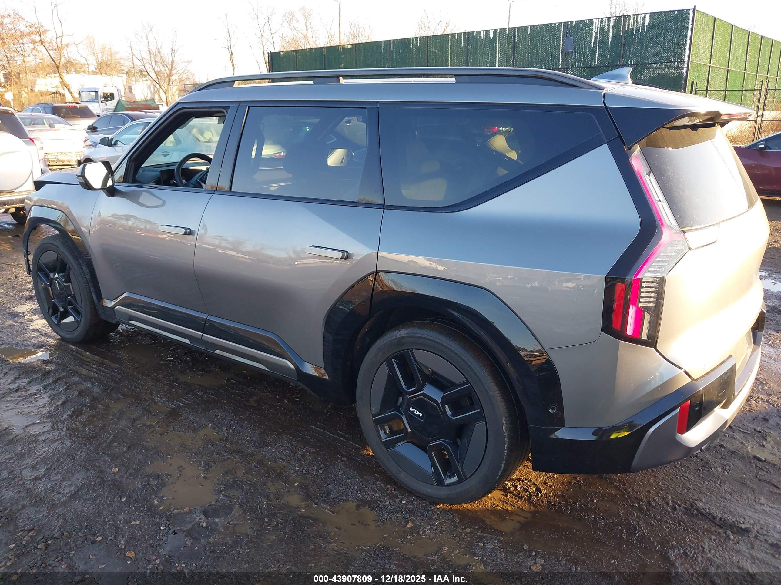 KIA EV9 image 3