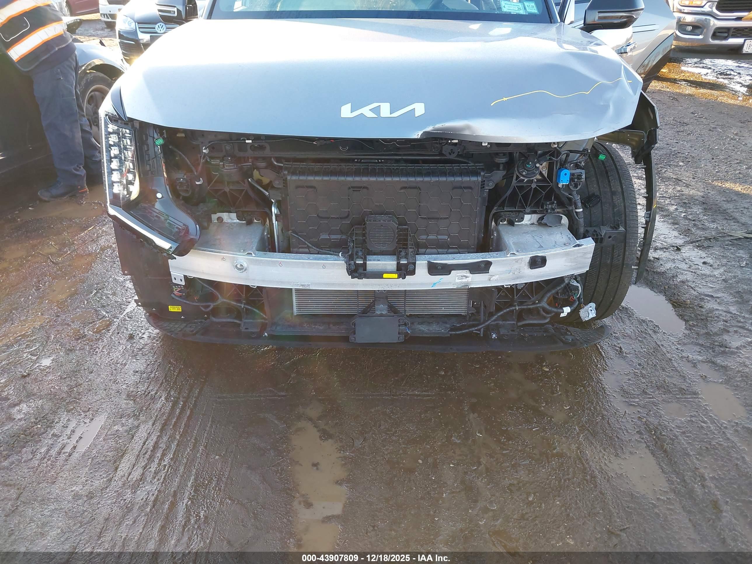 KIA EV9 image 6