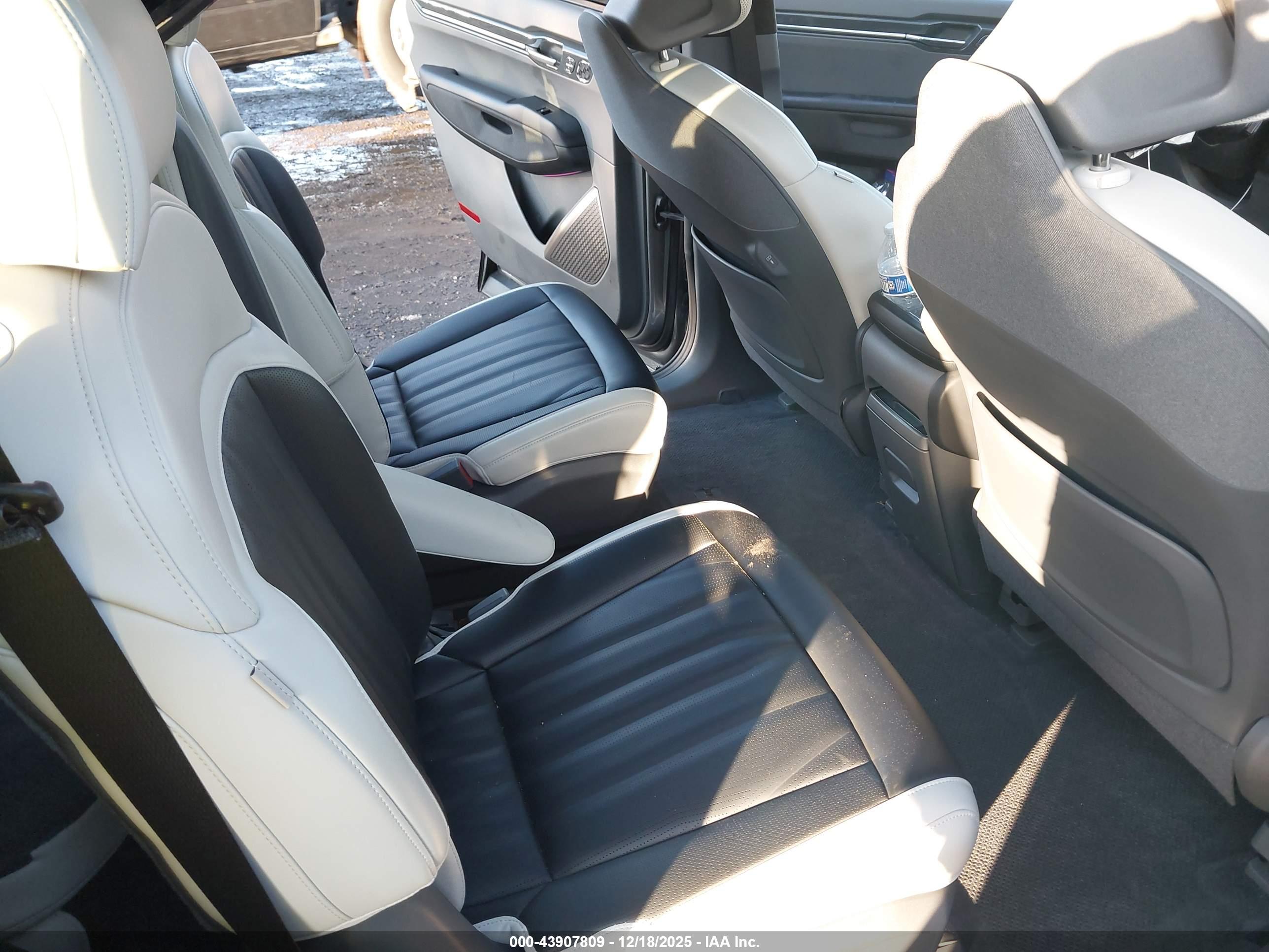 KIA EV9 image 8