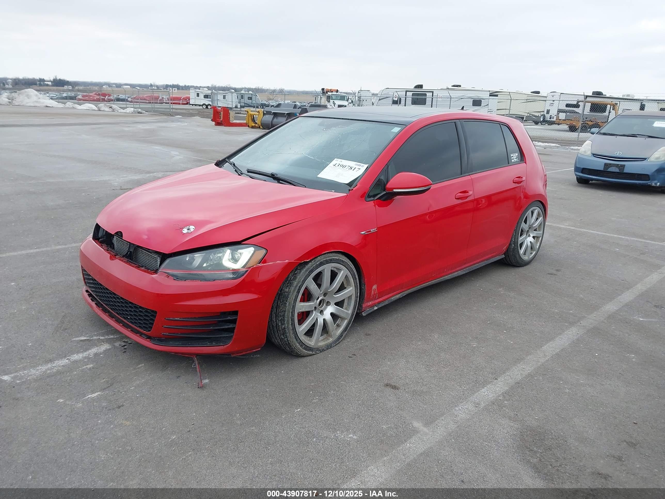 VOLKSWAGEN GOLF image 2