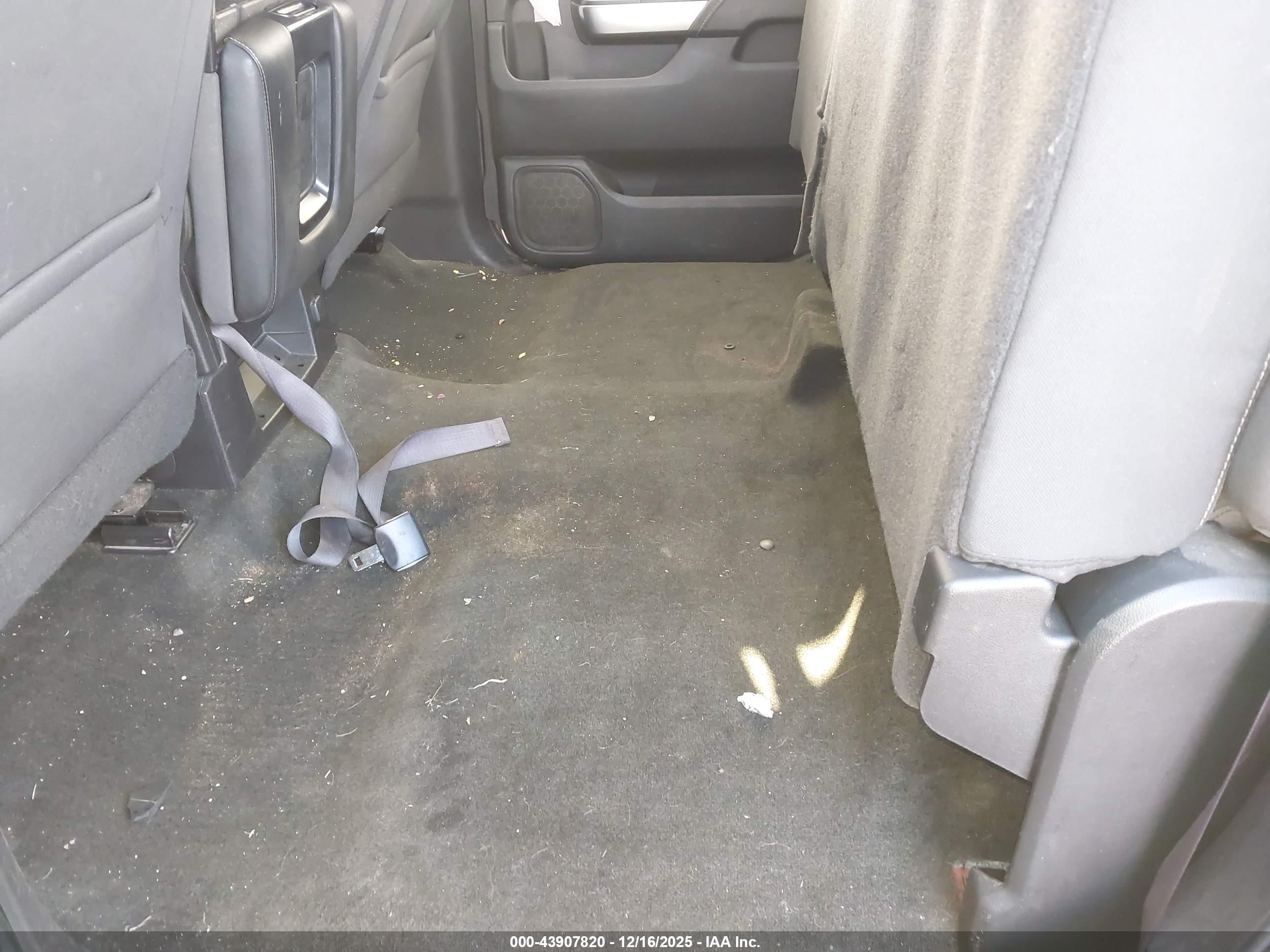 CHEVROLET SILVERADO image 8