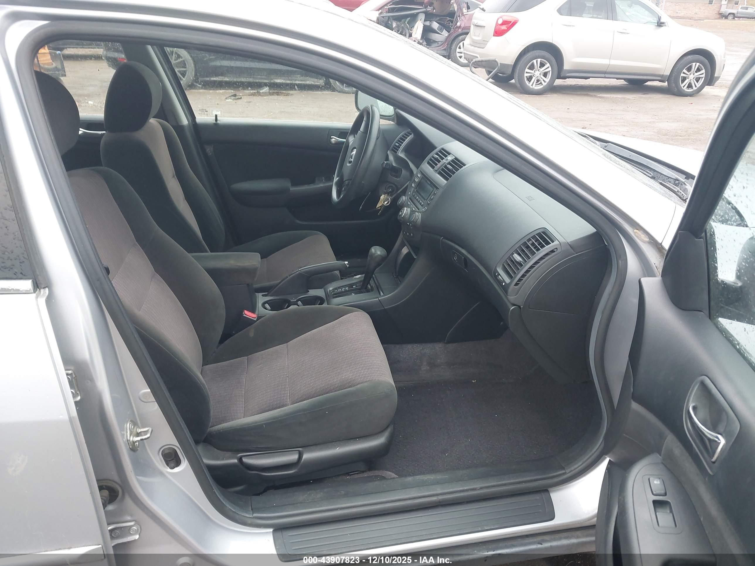 HONDA ACCORD image 5