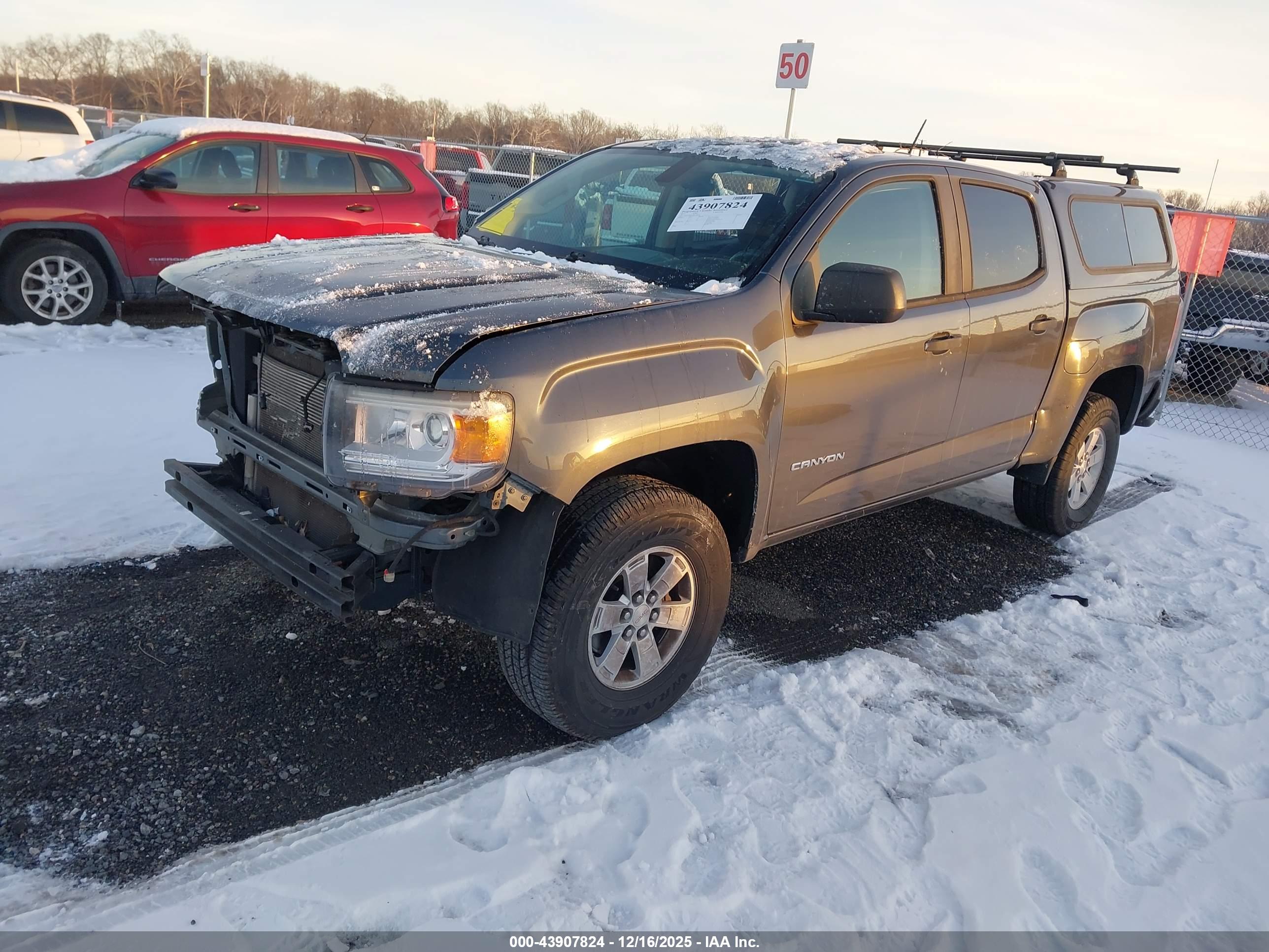 GMC CANYON image 2