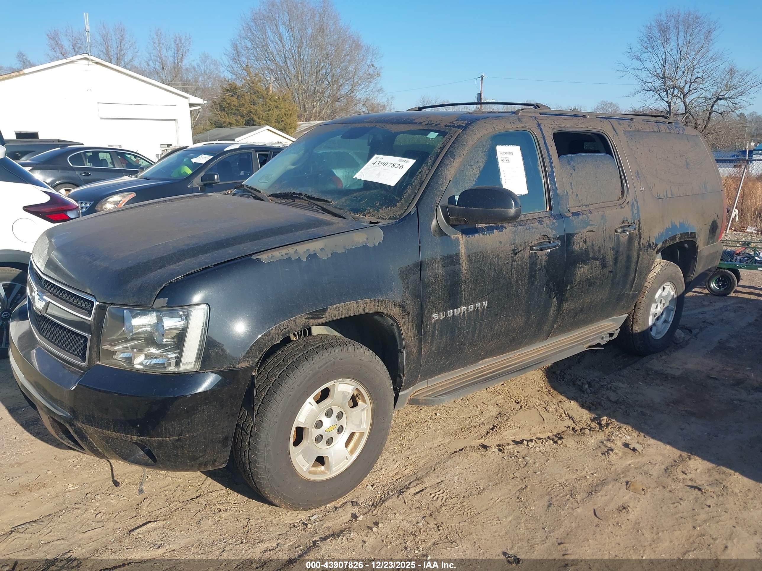 CHEVROLET SUBURBAN image 2