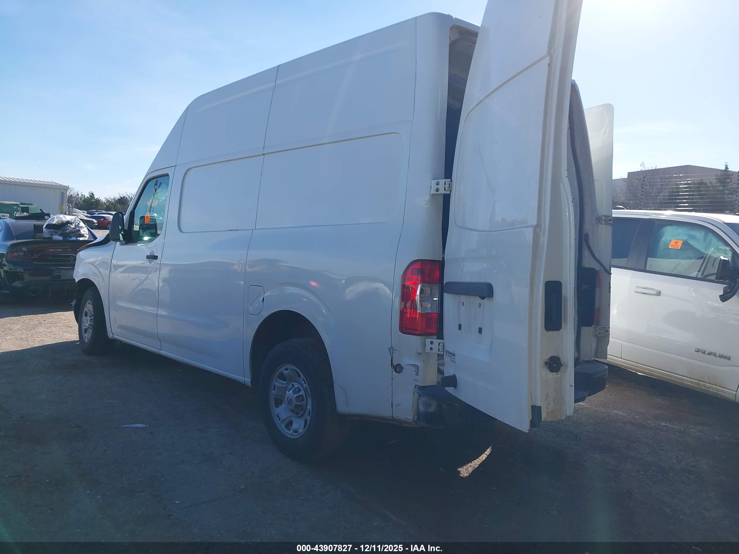 NISSAN NV image 3