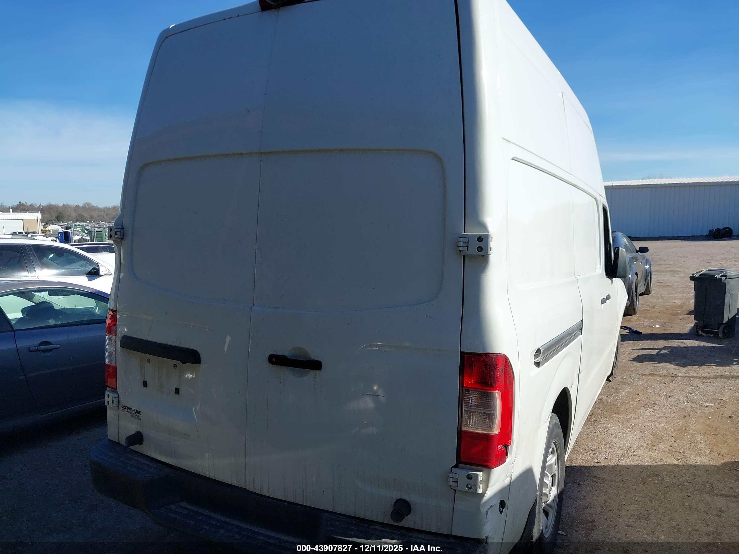 NISSAN NV image 4