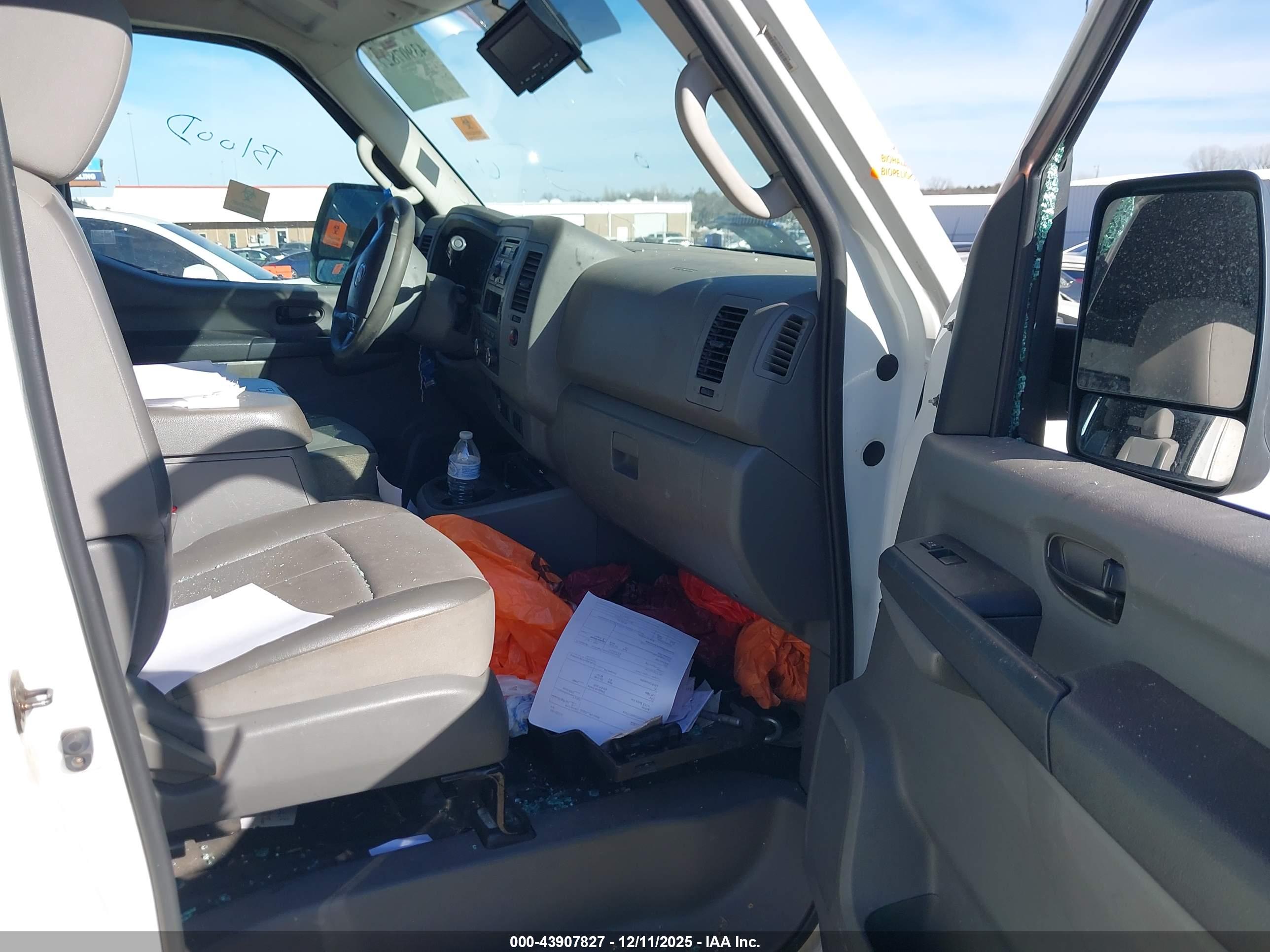 NISSAN NV image 5