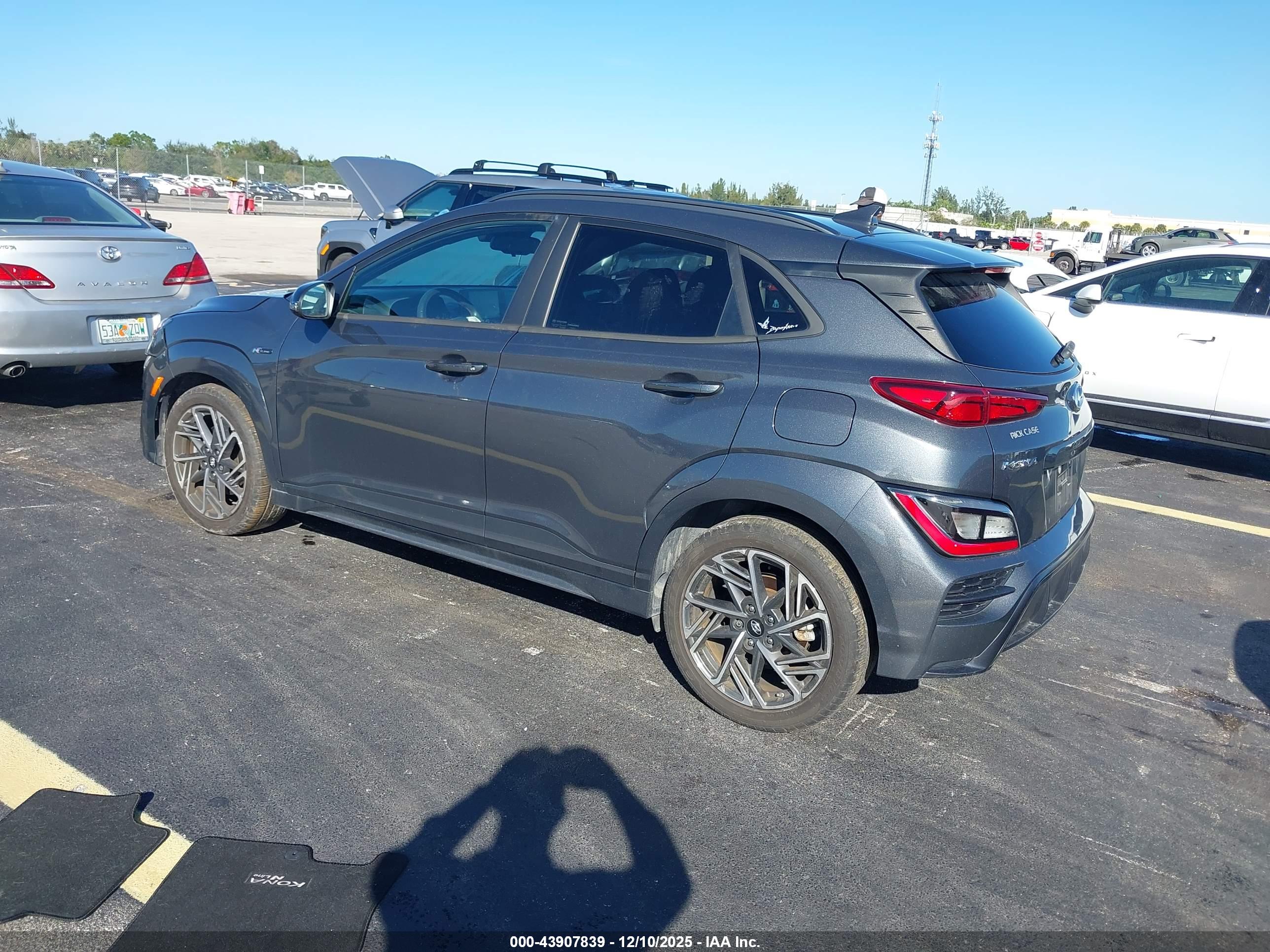 HYUNDAI KONA image 3