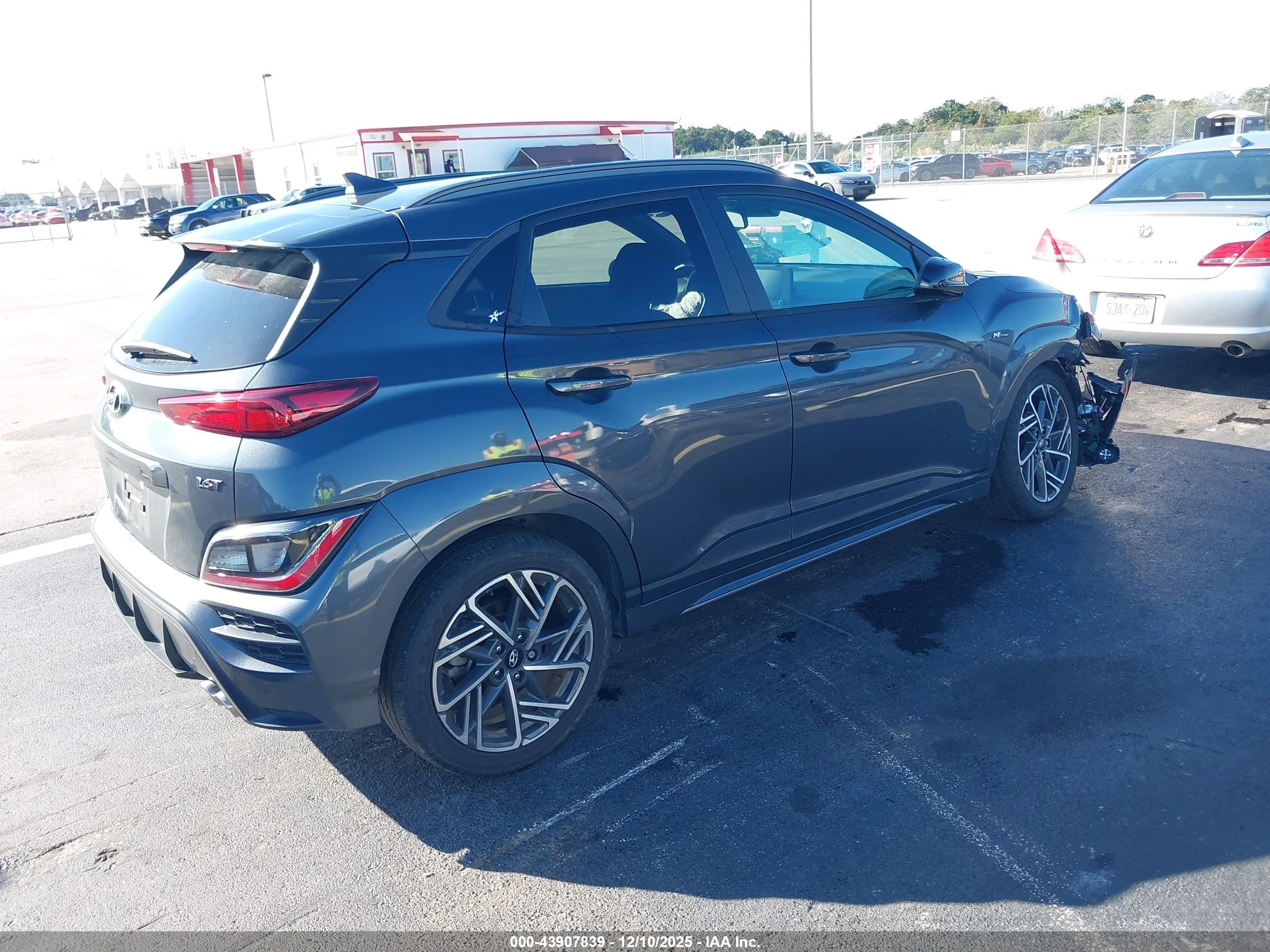 HYUNDAI KONA image 4