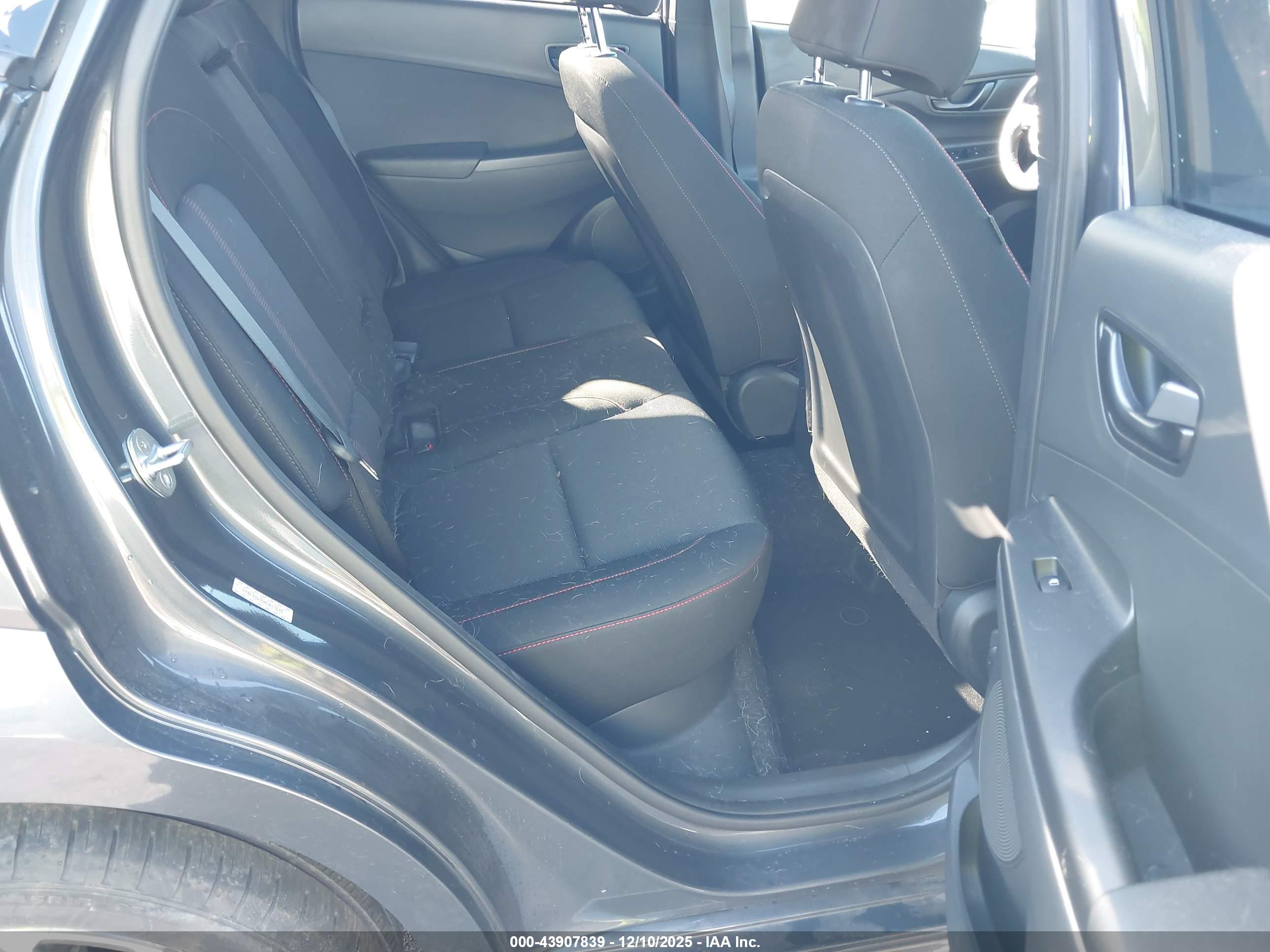 HYUNDAI KONA image 8