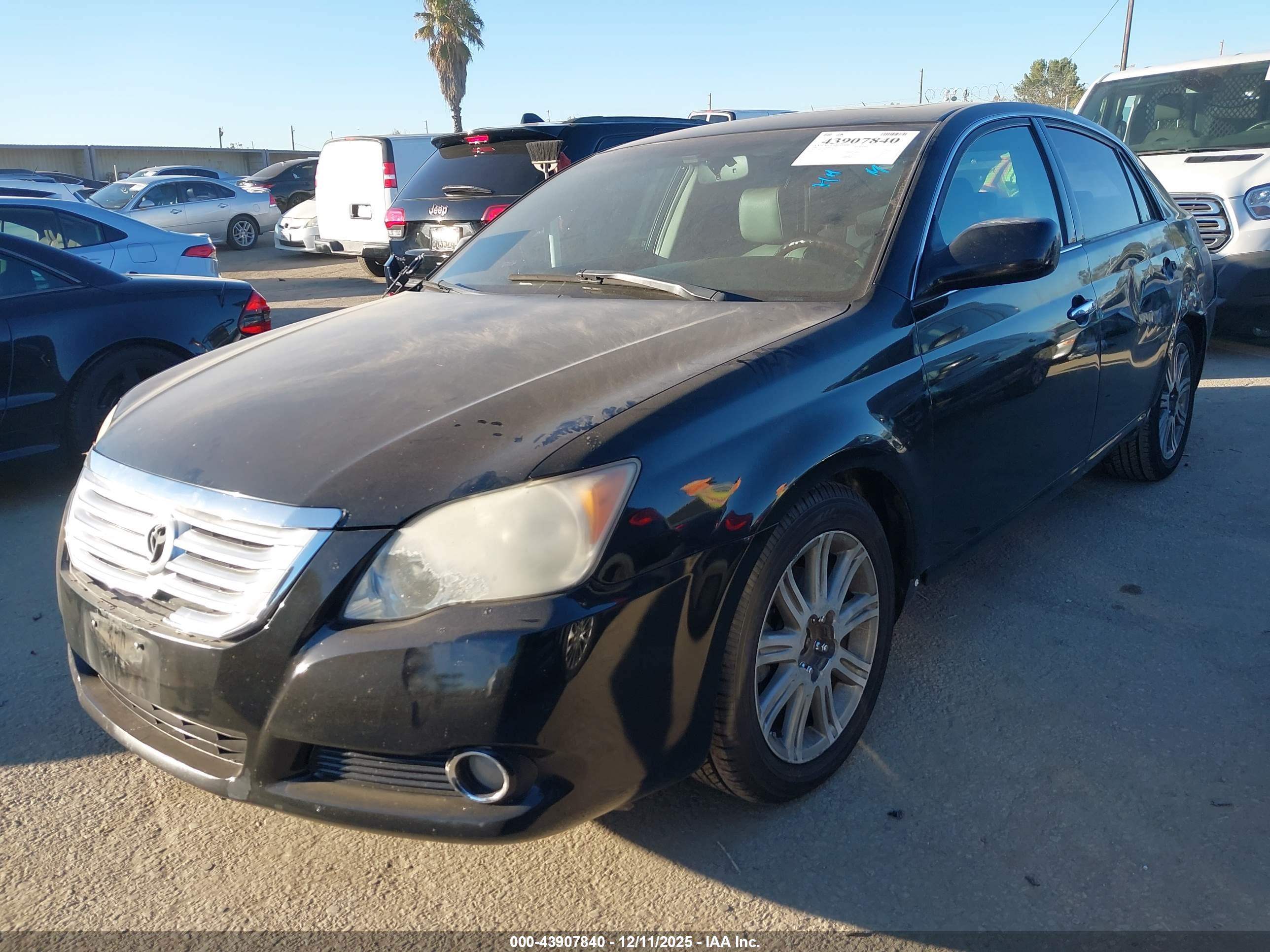 TOYOTA AVALON image 2