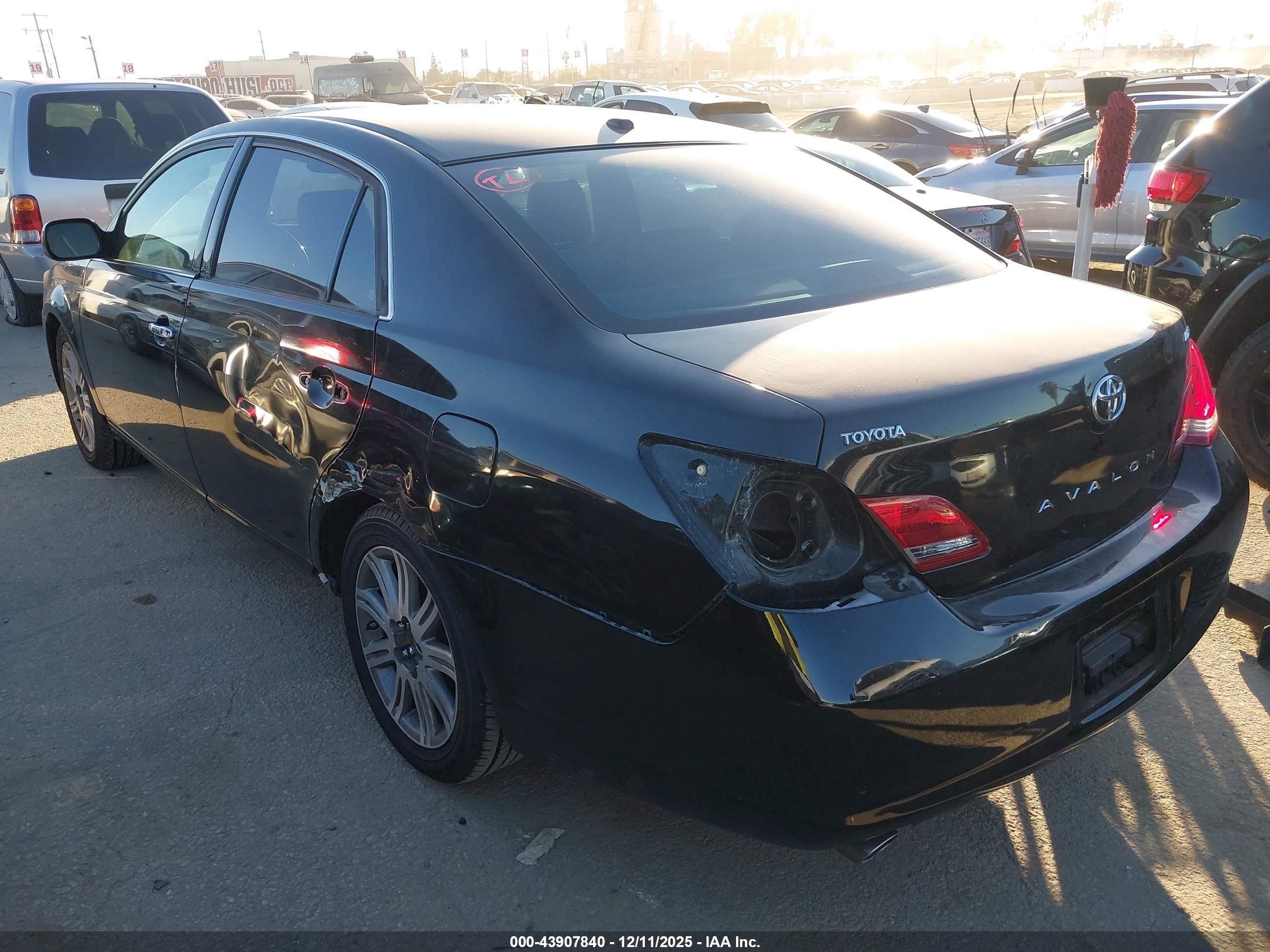 TOYOTA AVALON image 3