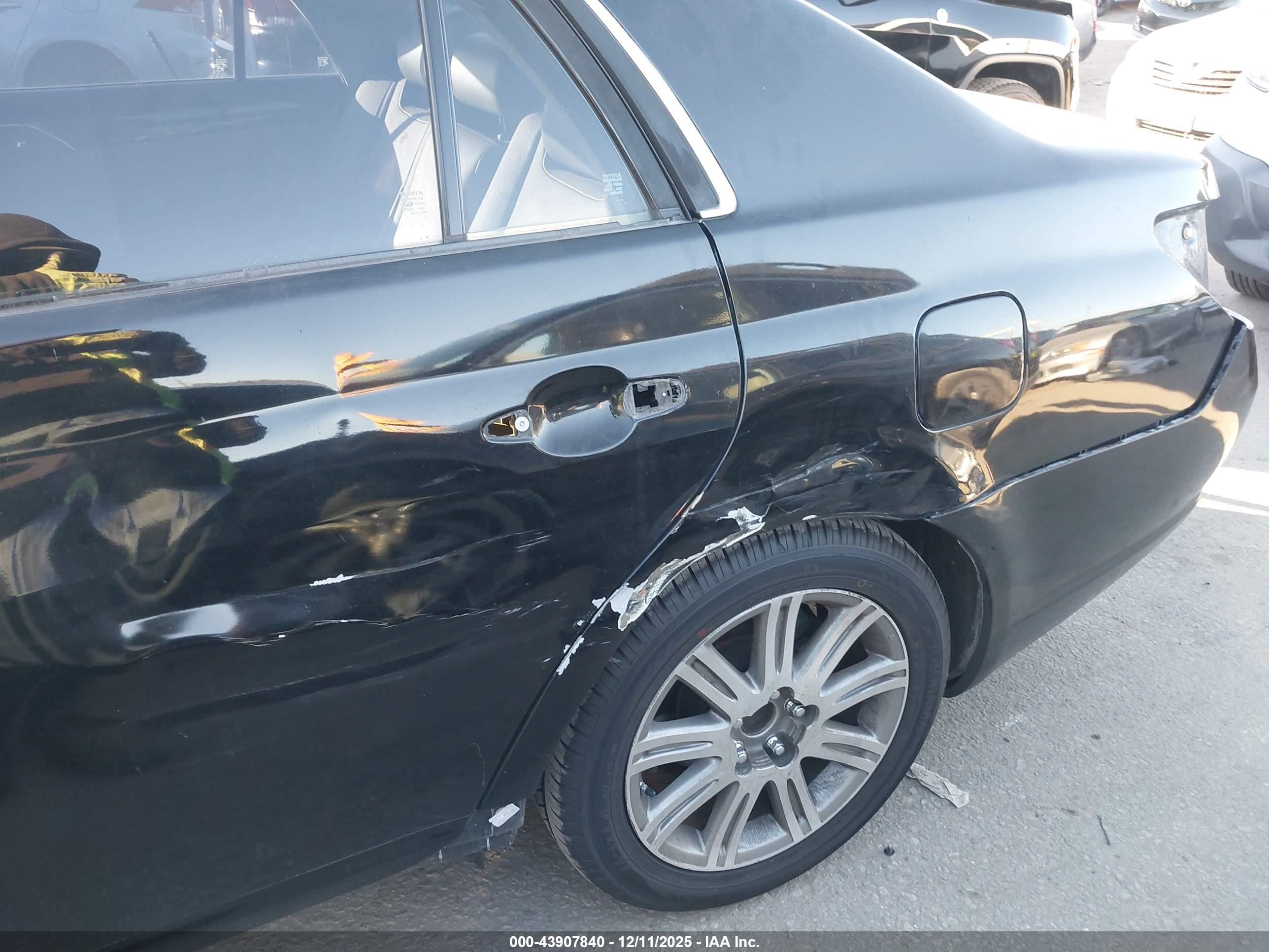 TOYOTA AVALON image 6