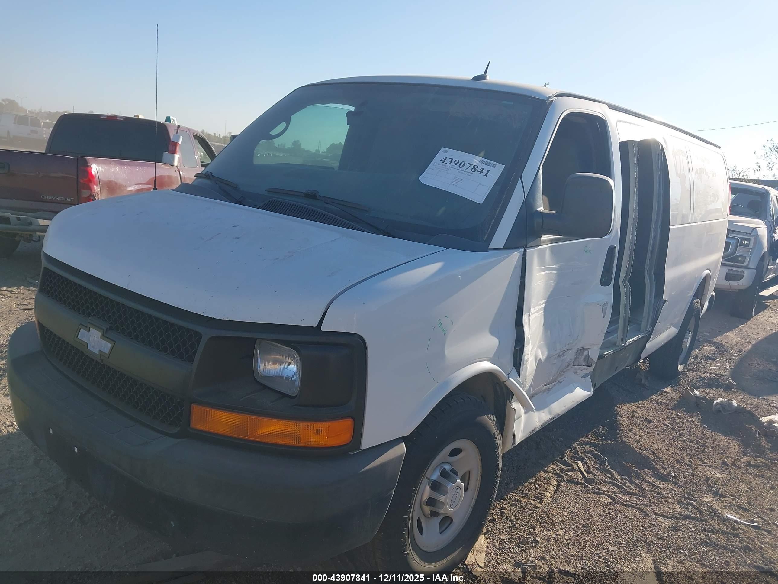 CHEVROLET EXPRESS image 2