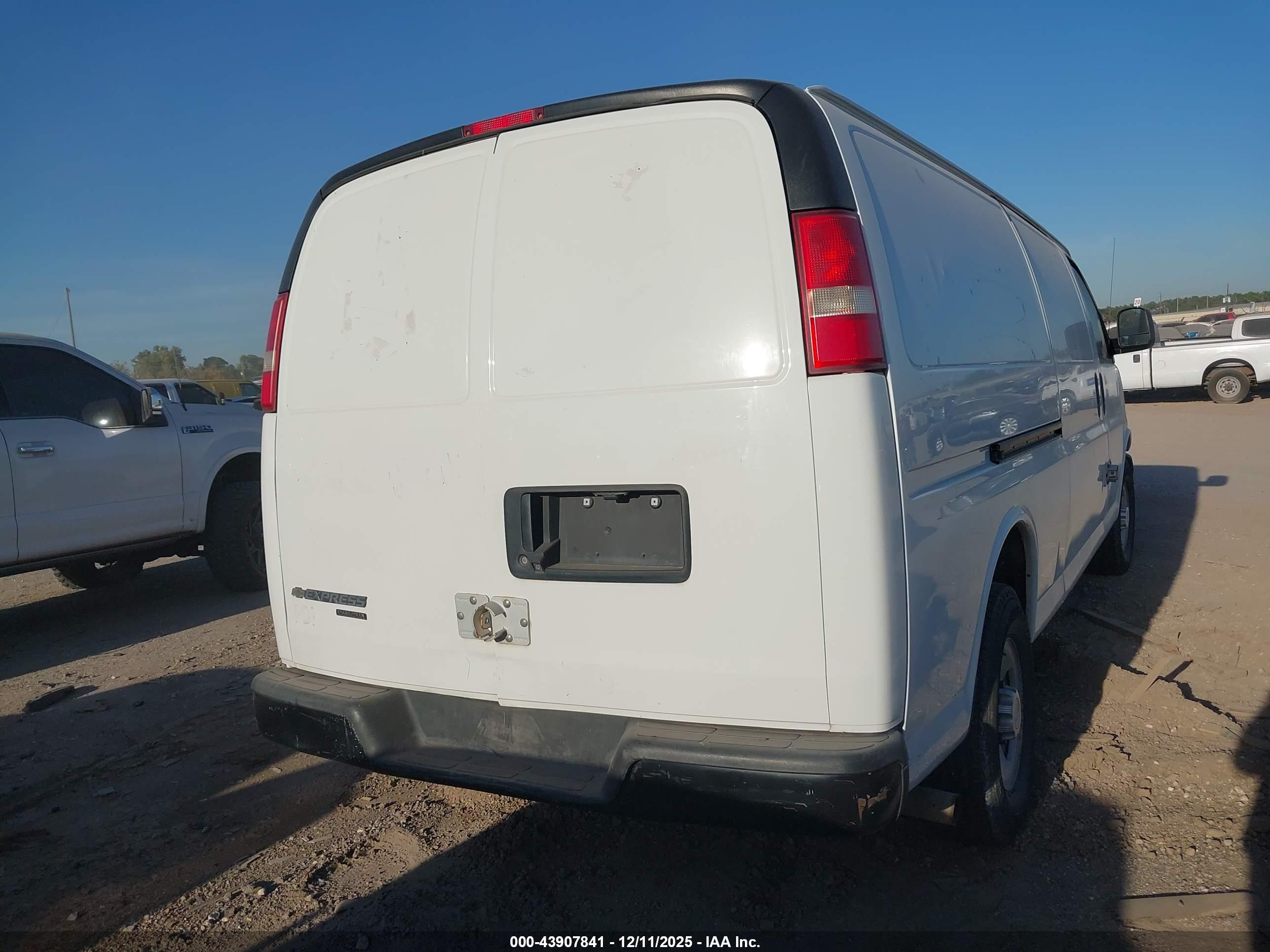 CHEVROLET EXPRESS image 4