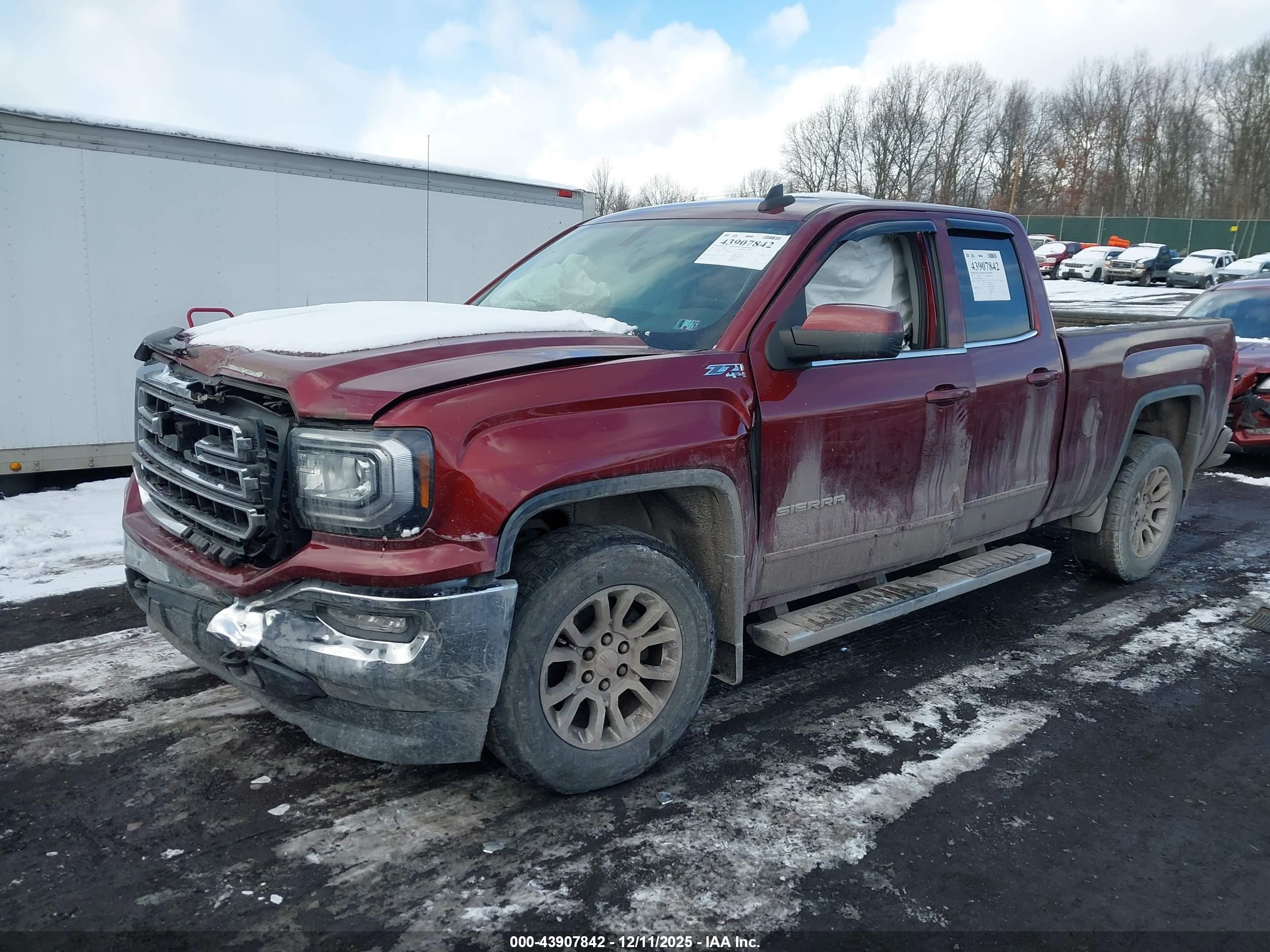 GMC SIERRA image 2