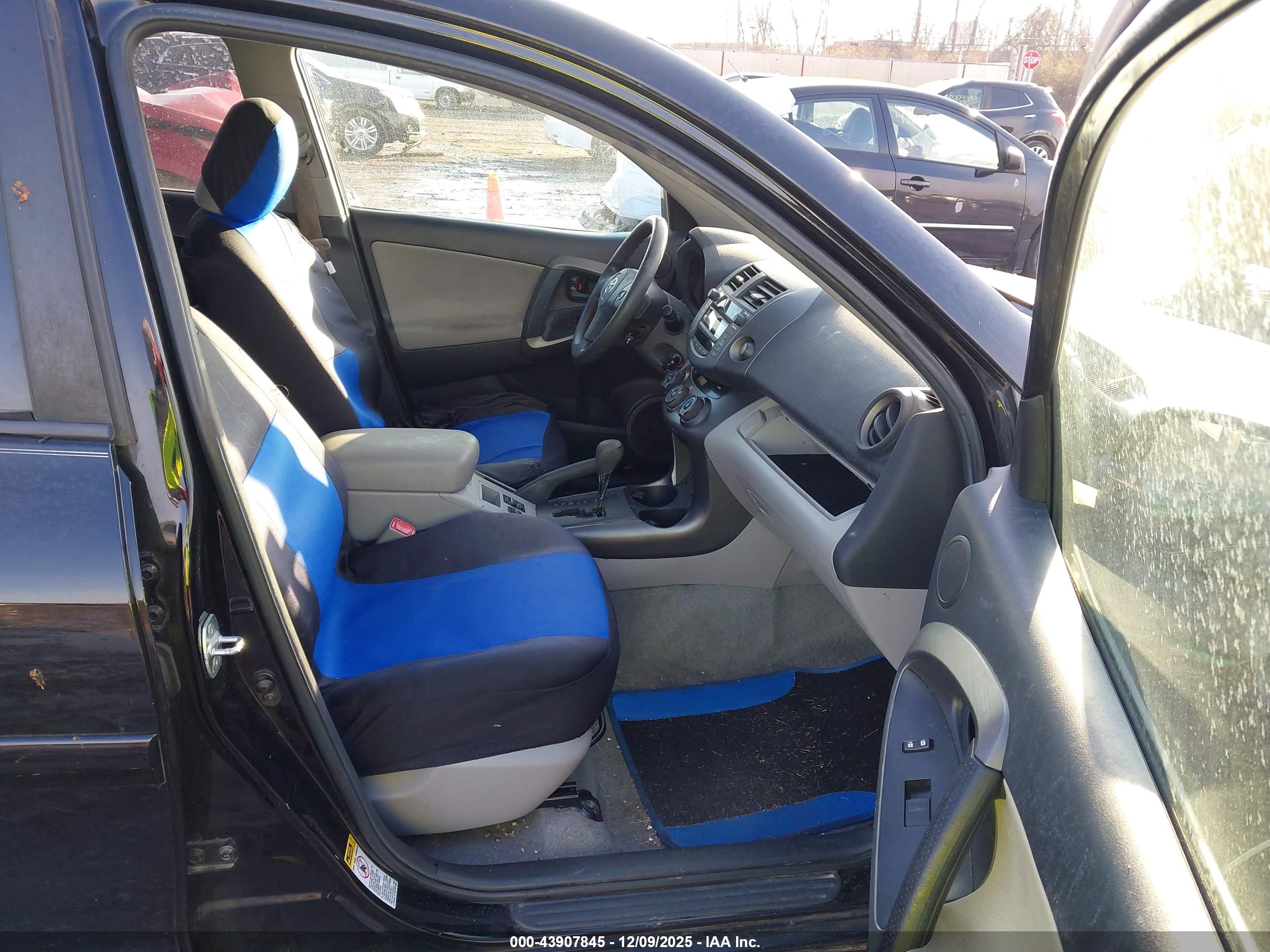 TOYOTA RAV4 image 5