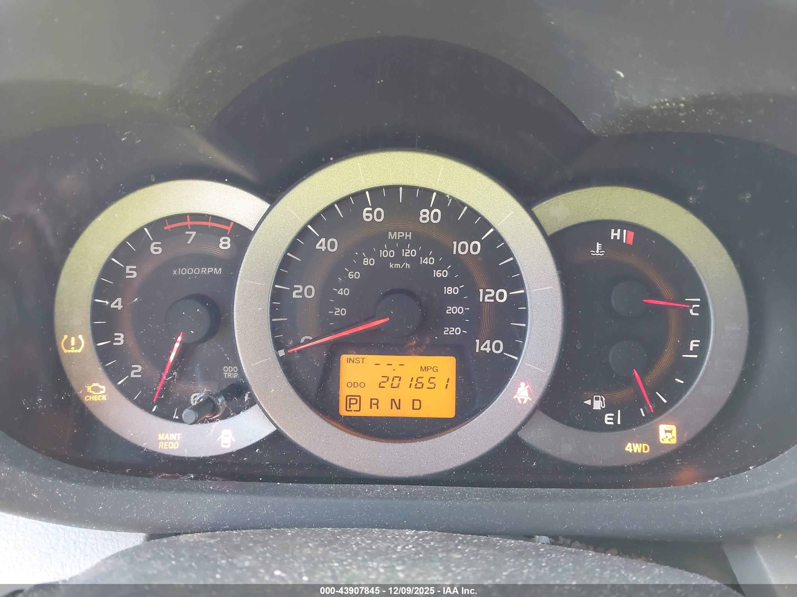 TOYOTA RAV4 image 7