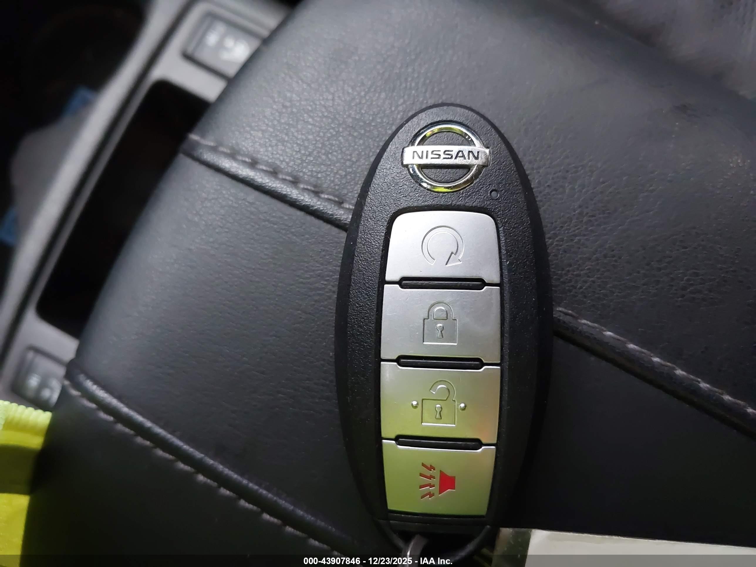 NISSAN ROGUE image 11