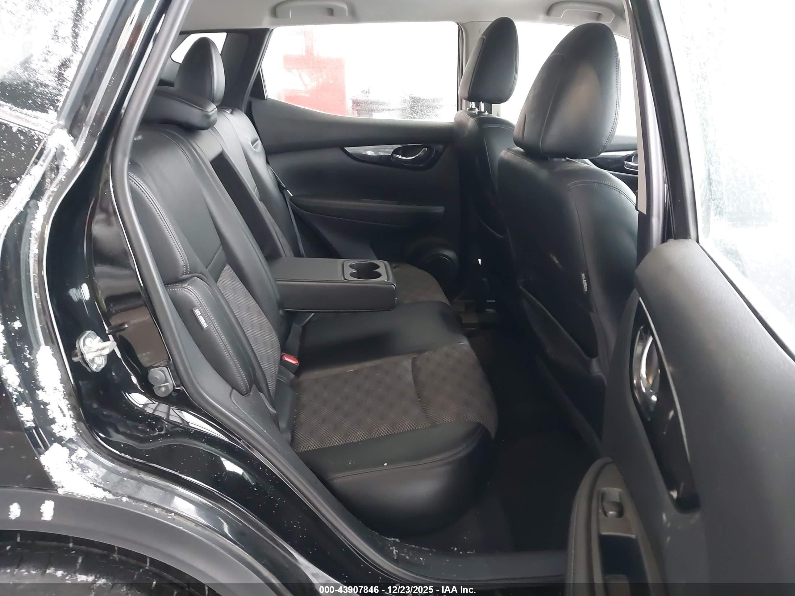 NISSAN ROGUE image 8