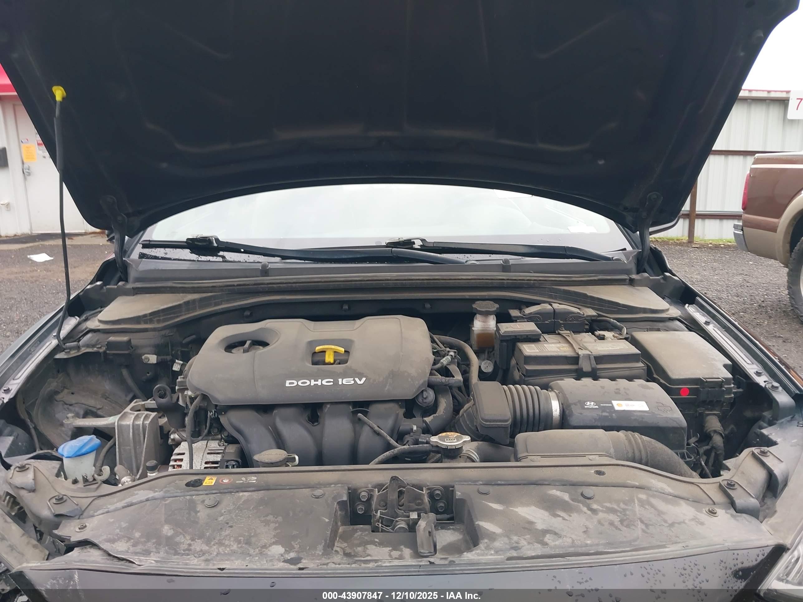HYUNDAI ELANTRA image 10
