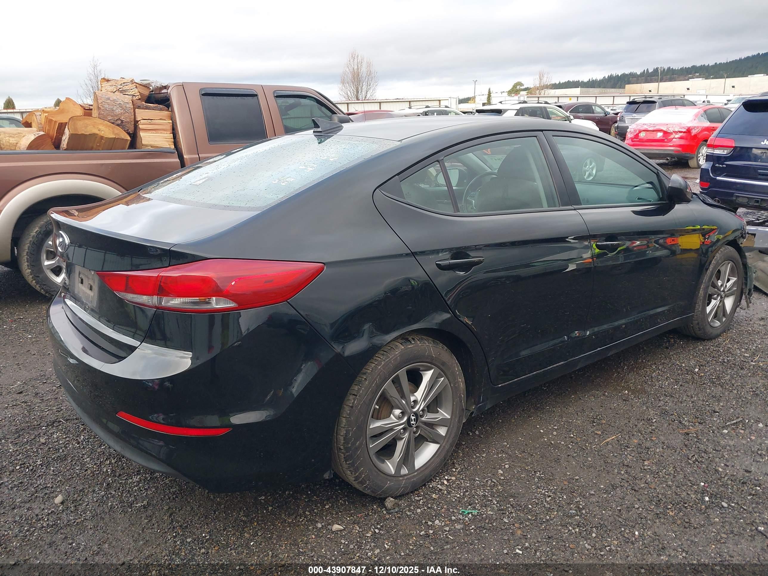HYUNDAI ELANTRA image 4