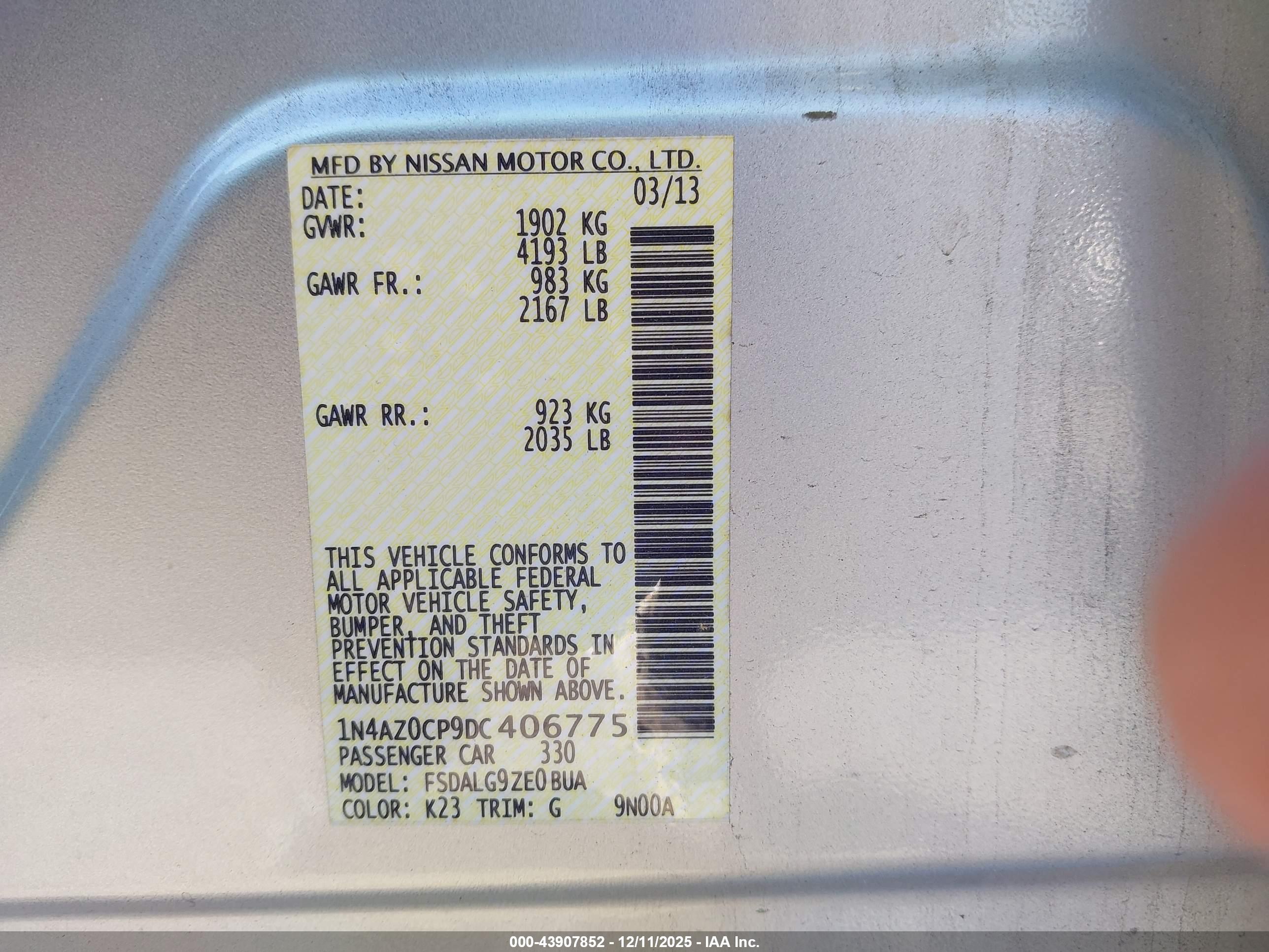 NISSAN LEAF image 9