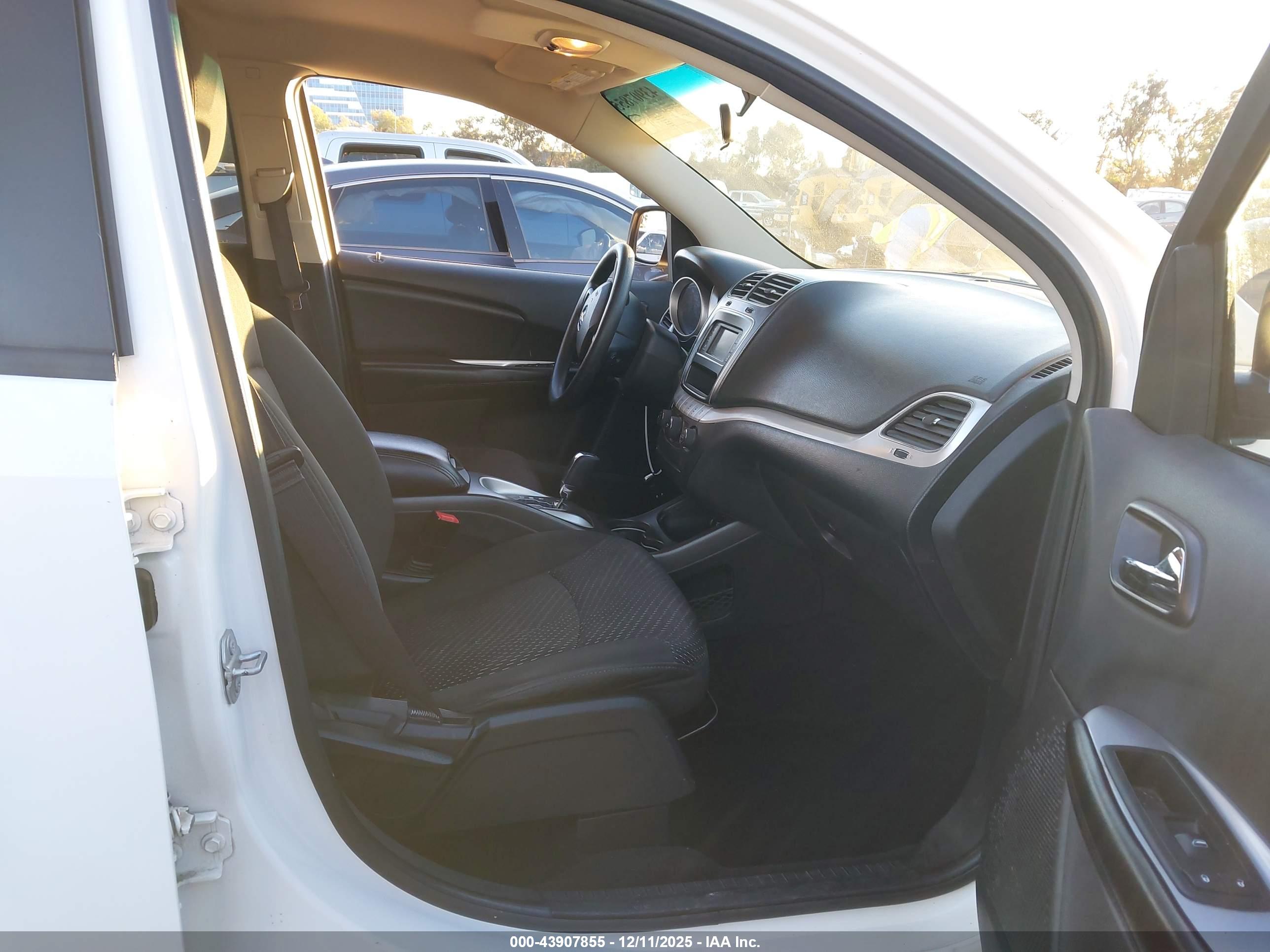 DODGE JOURNEY image 5