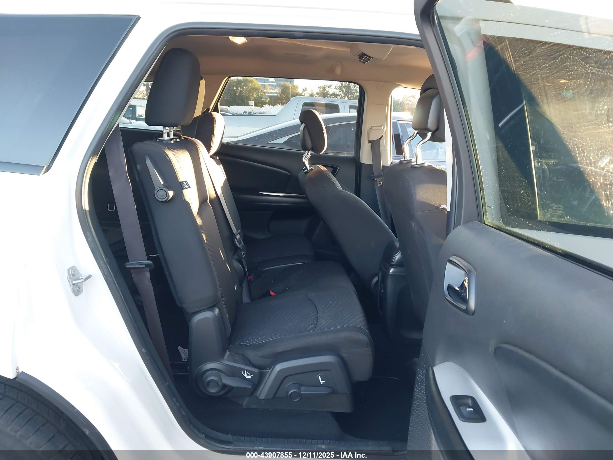 DODGE JOURNEY image 8